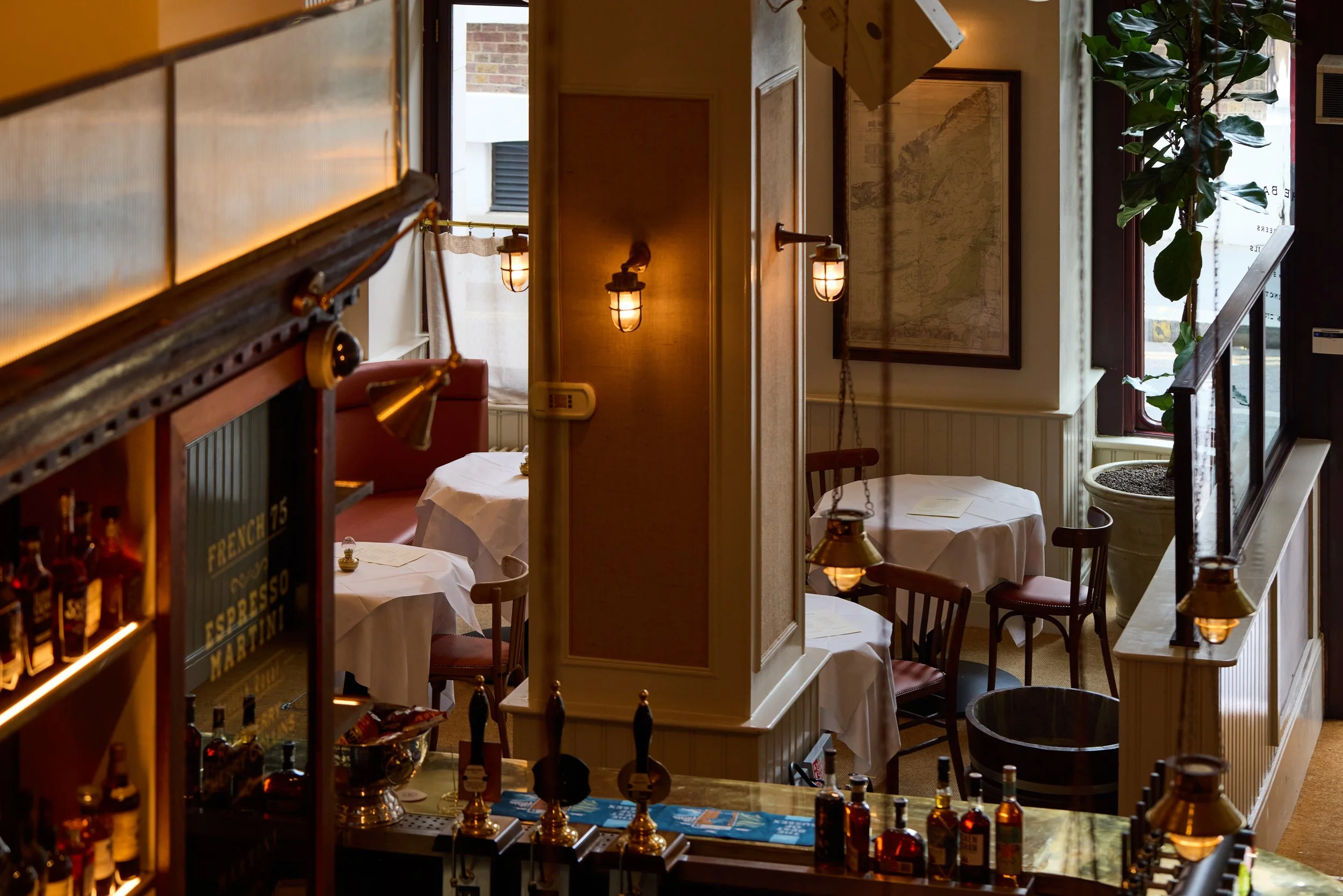 The_Albatross_Pub_Interior.jpg