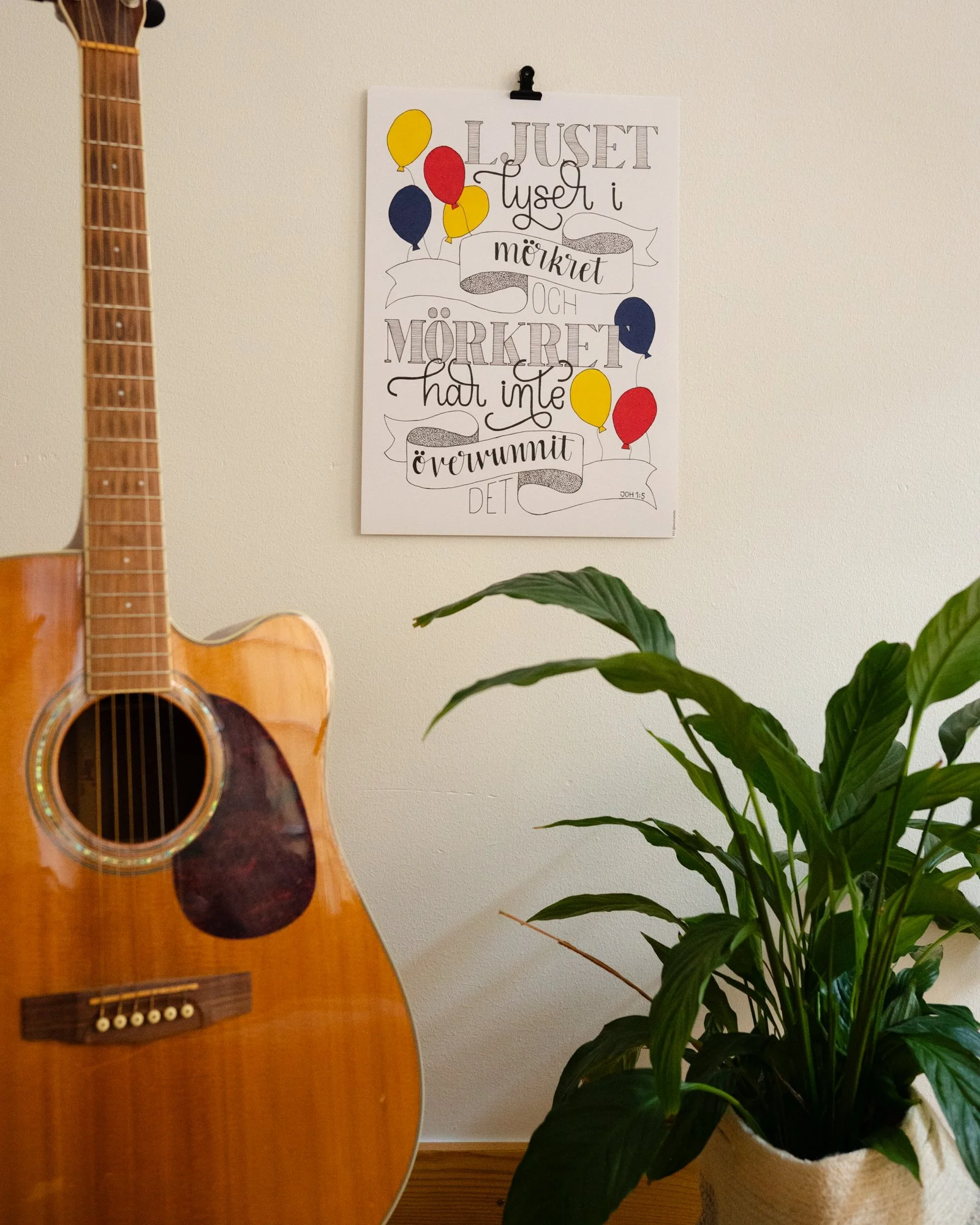 Ljuset lyser [färg]