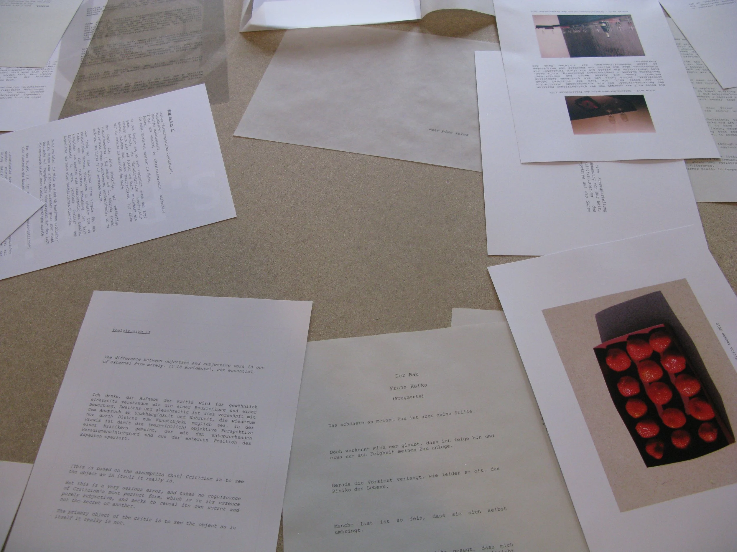 boîte - installation view, text collection