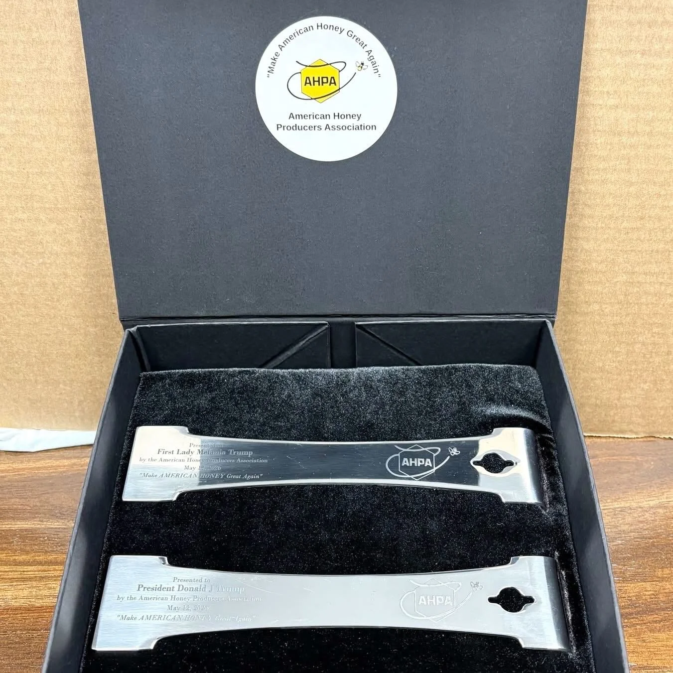 Thank you to the American Honey Producers Association for letting our business be a small part in their recent project! The AHPA Executive board members had the opportunity to deliver personalized Presidential hive tools during their visit to the Whi