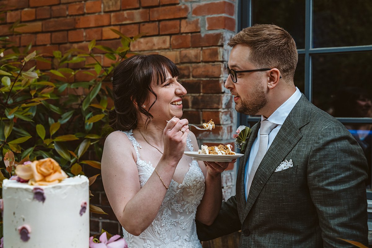 Hochzeitspaar und Hochzeitstorte Berlin
