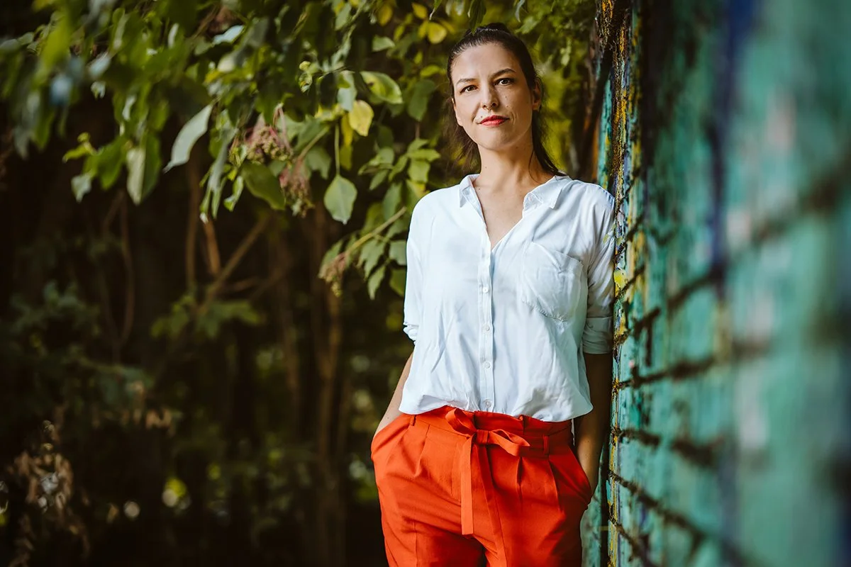 Frau bei Portraitshooting mit der Fotografin der Hauptstadtlinse