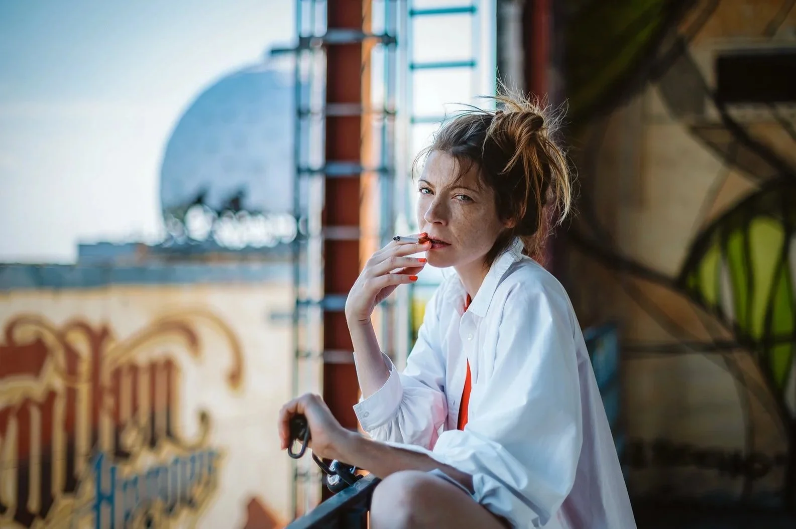 Fotosession mit der Hauptstadtlinse. Angesagte Fotografin für Business und Hochzeit aus Berlin Prenzlauer Berg. Auf dem Teufelsberg. Schauspielbilder
