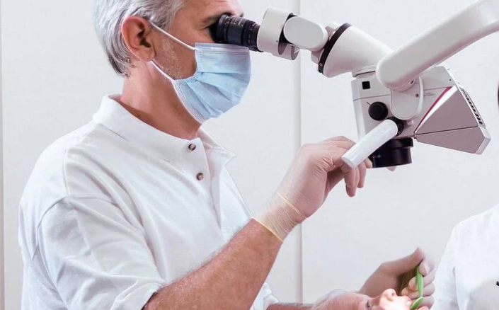 Il microscopio odontoiatrico