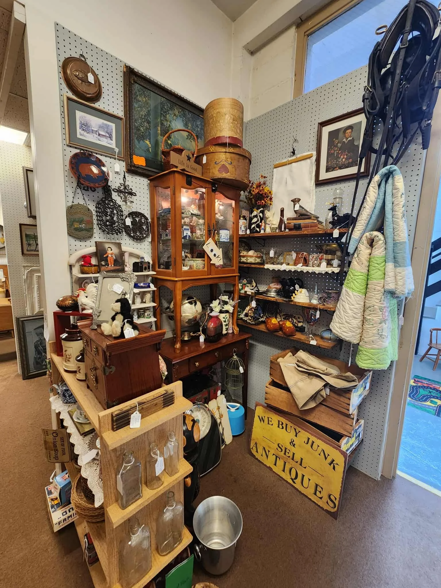 antique store near me, antiques, vintage, collectibles, home decor, antique dealers, vintage clothing, antique lamps, antique mall, antique tools, antique stores near me, antique store morgantown pa, antique shops, morgantown antiques, local antique