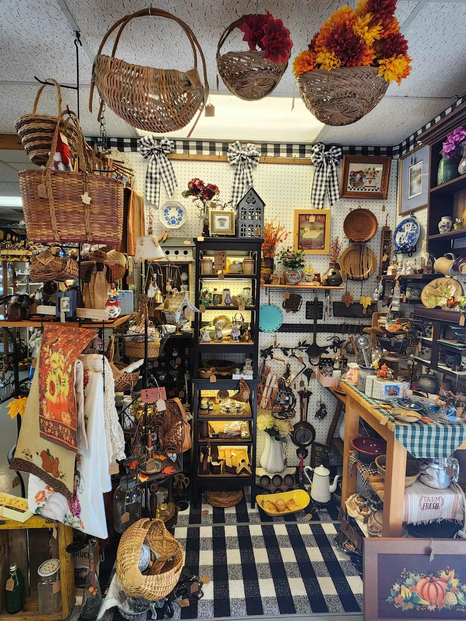 antique store near me, antiques, vintage, collectibles, home decor, antique dealers, vintage clothing, antique lamps, antique mall, antique tools, antique stores near me, antique store morgantown pa, antique shops, morgantown antiques, local antique