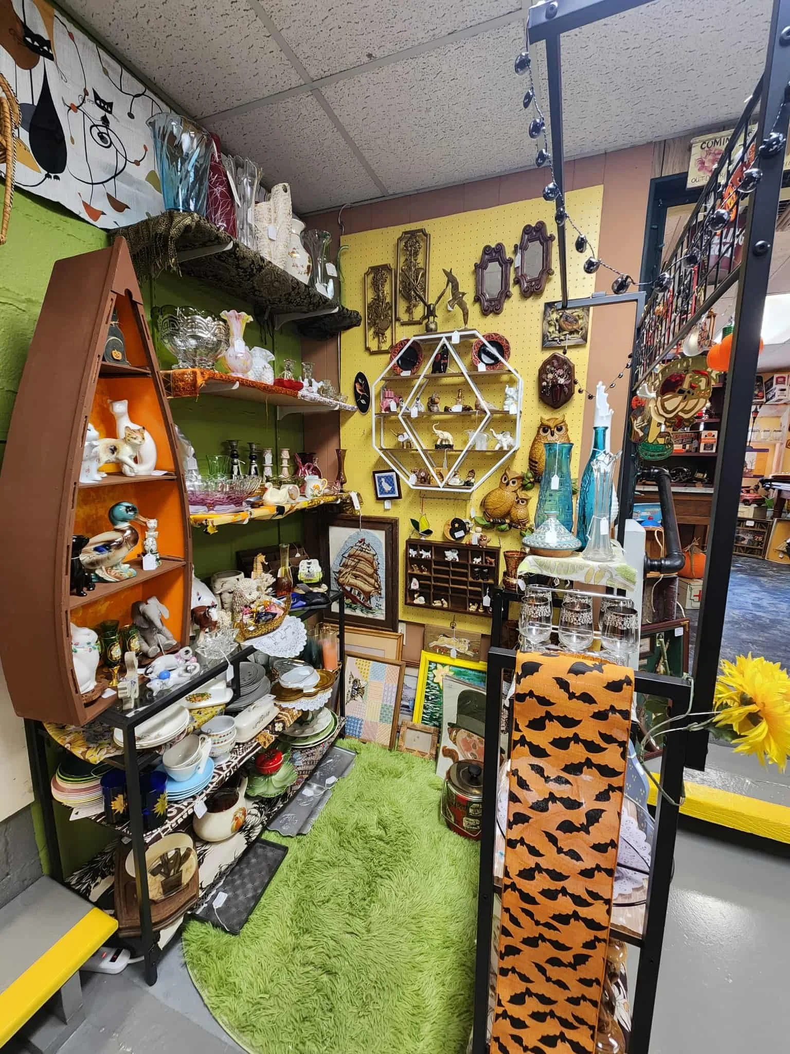 antique store near me, antiques, vintage, collectibles, home decor, antique dealers, vintage clothing, antique lamps, antique mall, antique tools, antique stores near me, antique store morgantown pa, antique shops, morgantown antiques, local antique