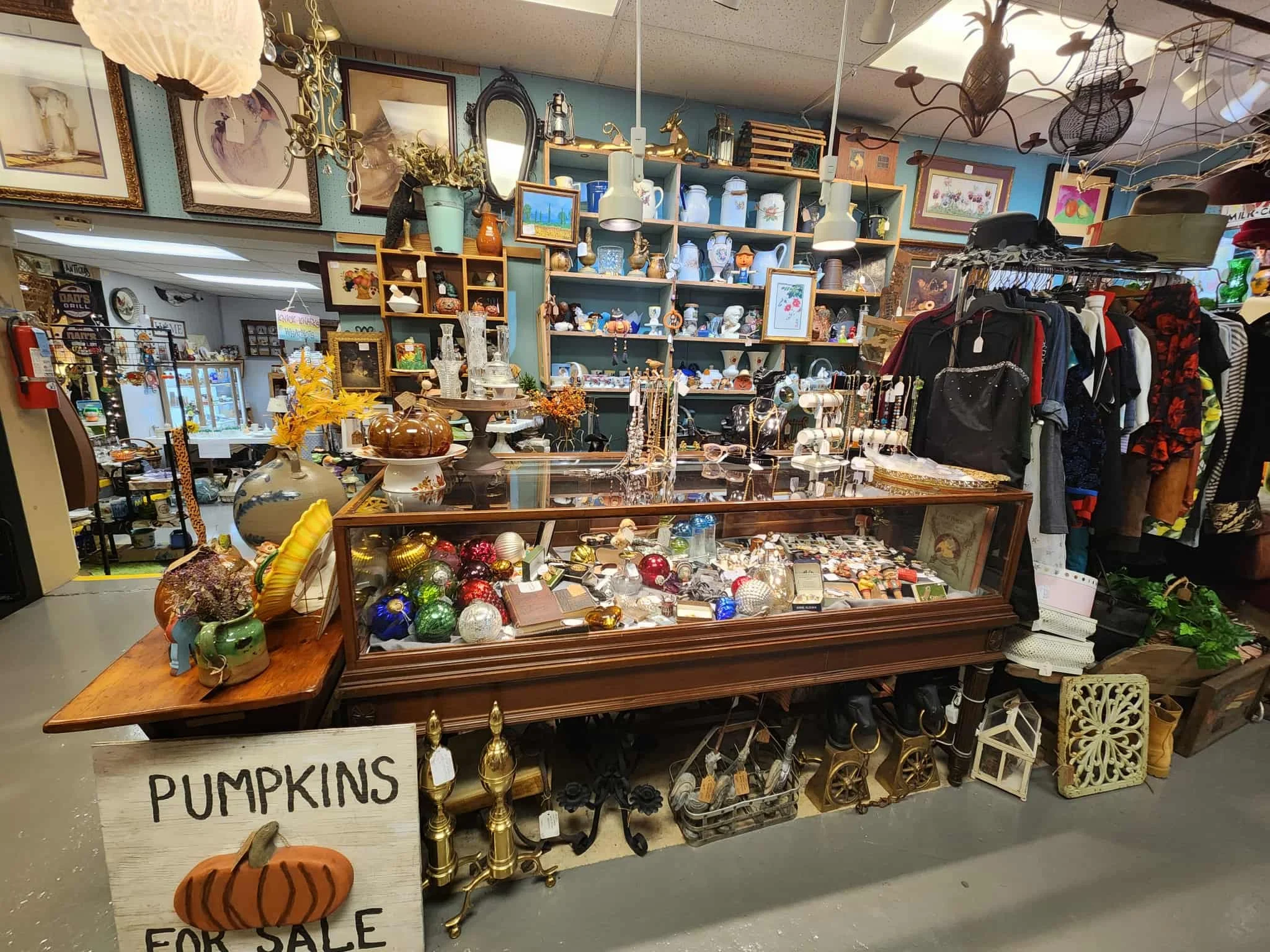 antique store near me, antiques, vintage, collectibles, home decor, antique dealers, vintage clothing, antique lamps, antique mall, antique tools, antique stores near me, antique store morgantown pa, antique shops, morgantown antiques, local antique