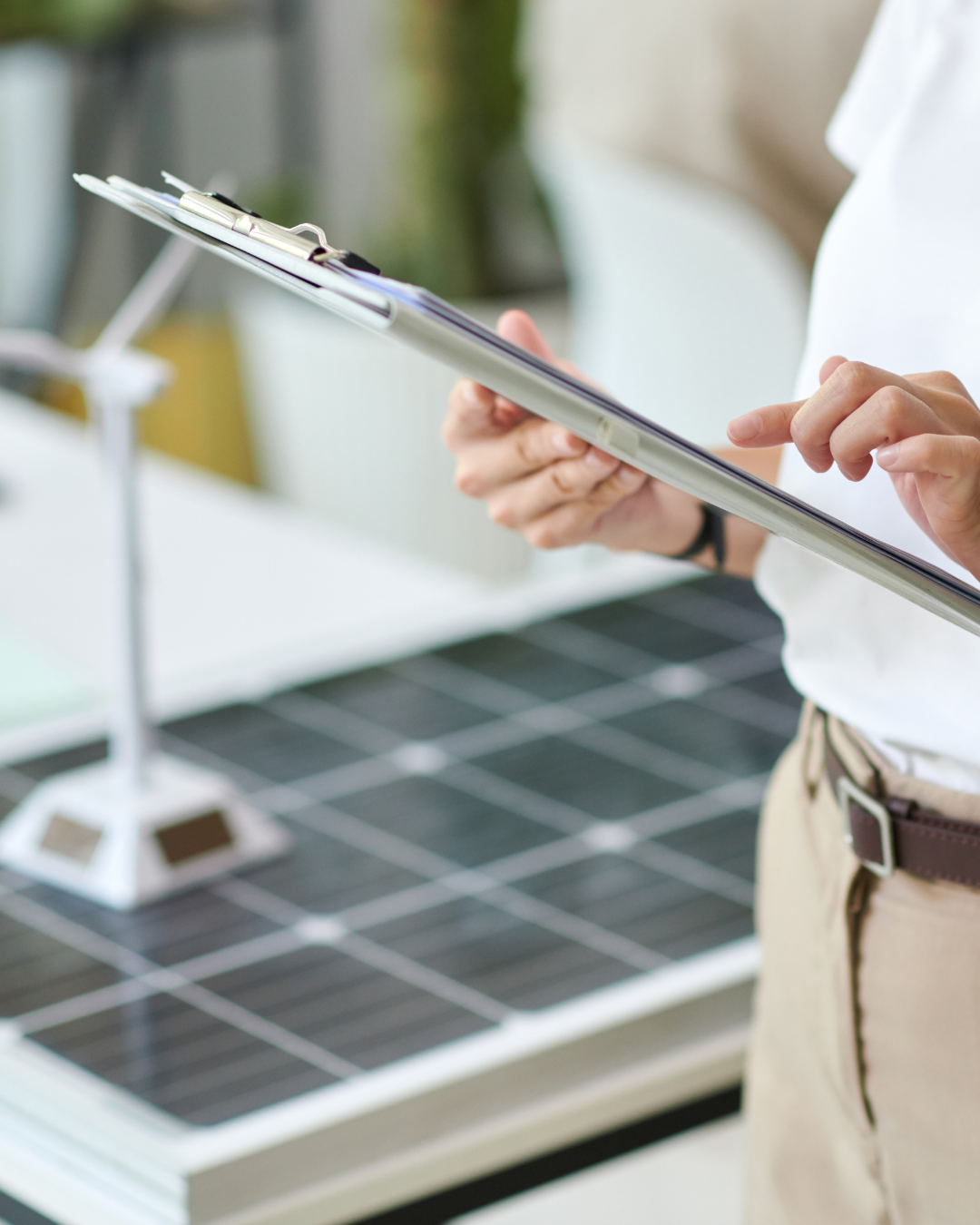 Retail vs. Wholesale Energy Pricing: What Businesses Need to Know Before Signing a Contract