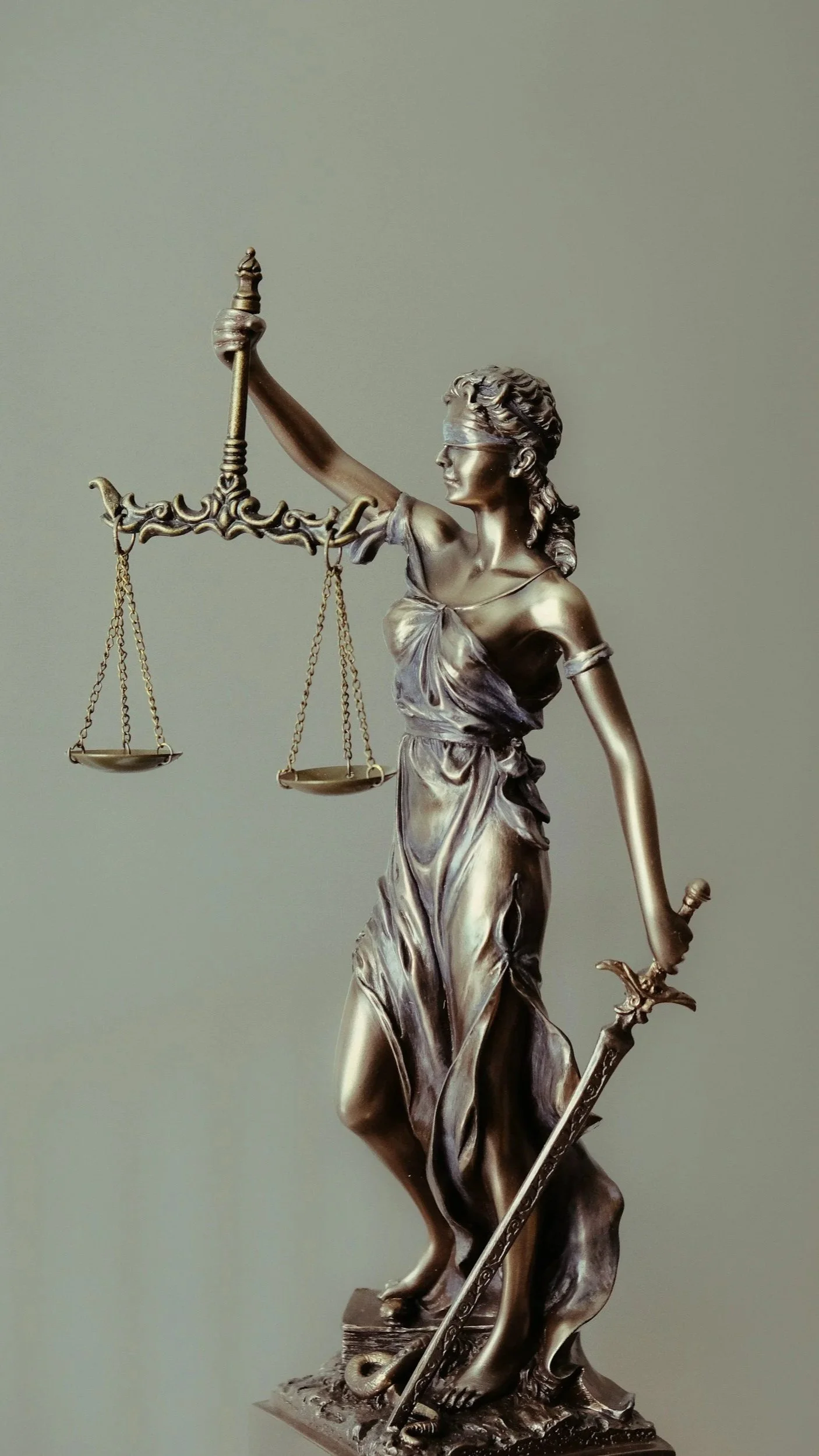 Statue of Lady Justice holding scales in her left hand and a sword in her right hand.