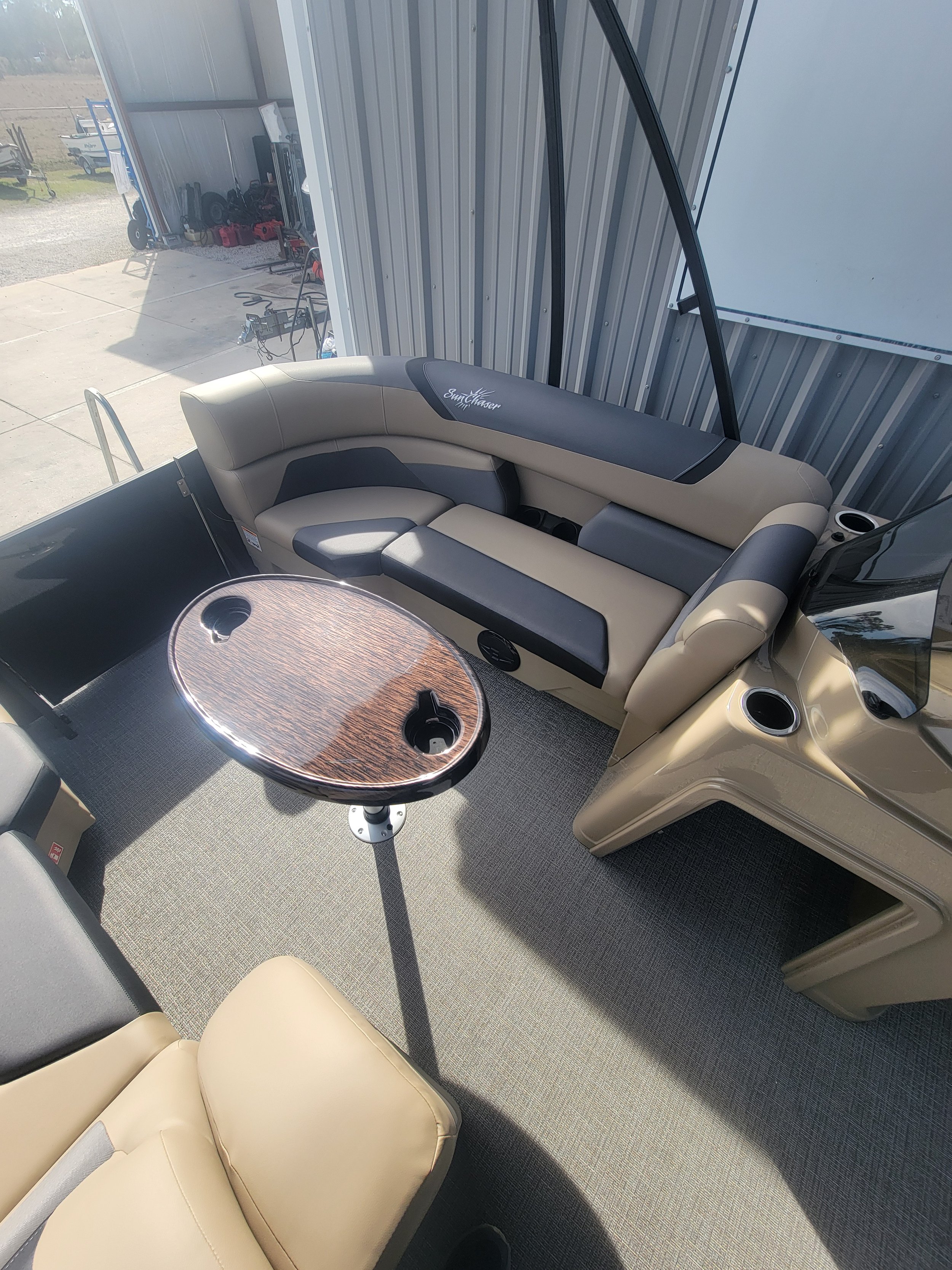 Sun Chaser Geneva Sport 23 cocktail area