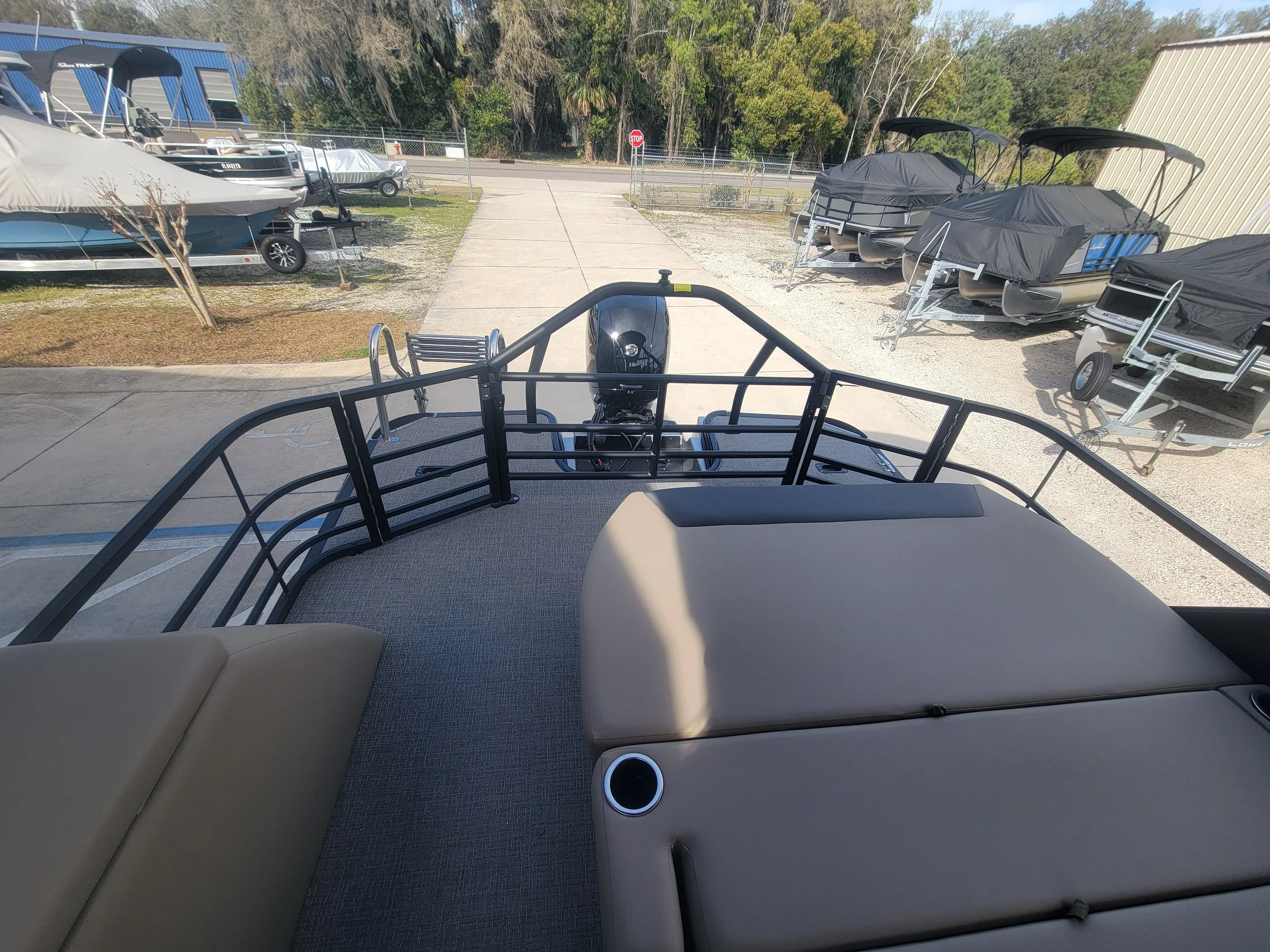 Sun Chaser Geneva Sport 23 ski tow