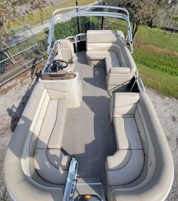 Bennington Tritoon Inside