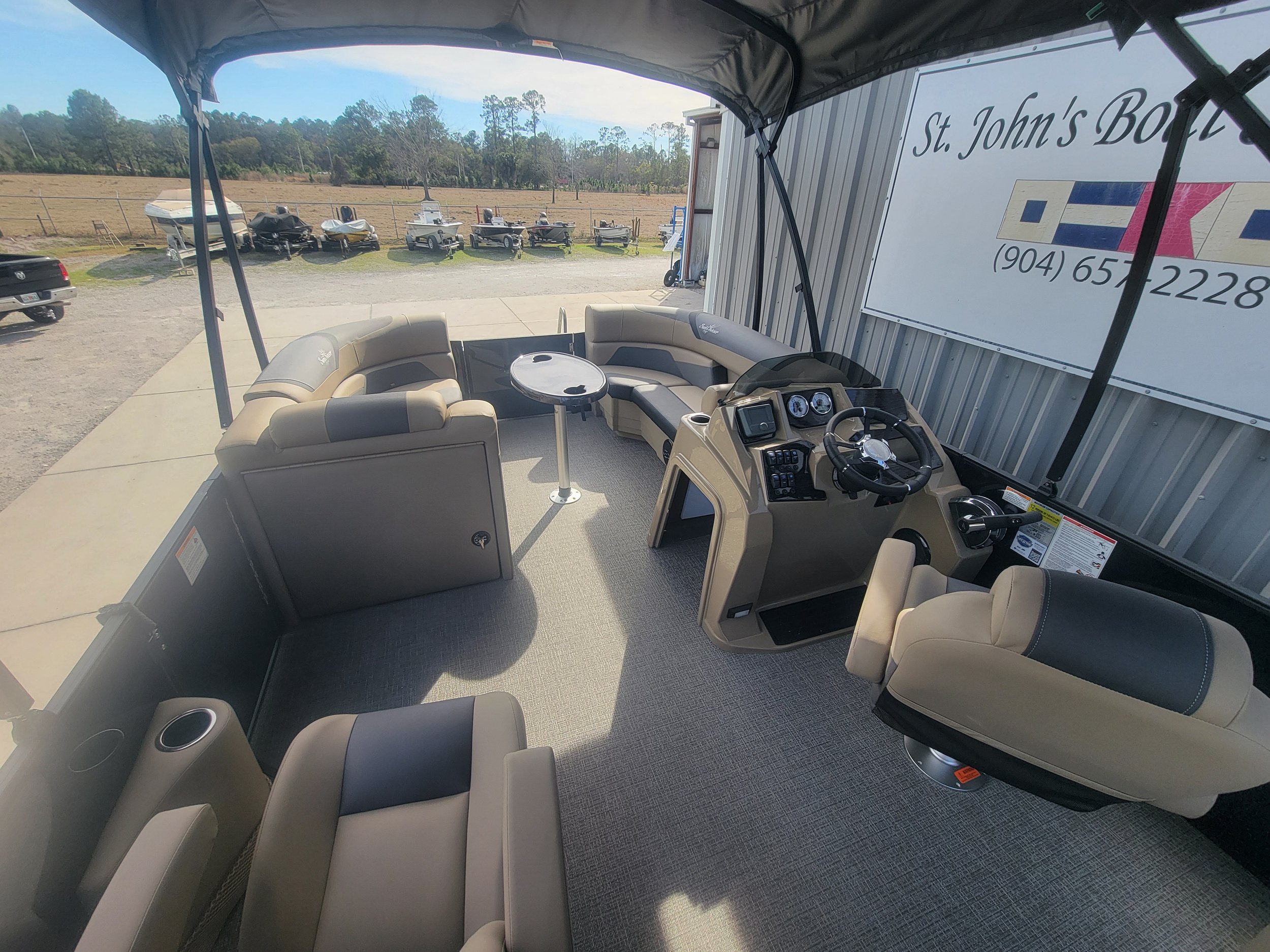 Sun Chaser Geneva Sport 23 spacious layout