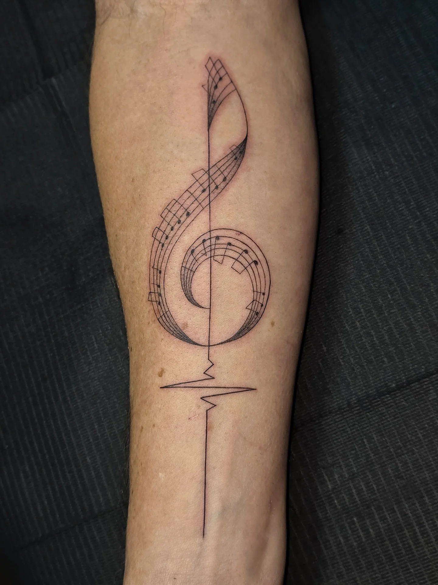 Fineline musical piece 🎼
.
.
Tattoo Artist: @ambrosia_tattoos 
.
.
Lagrange, GA