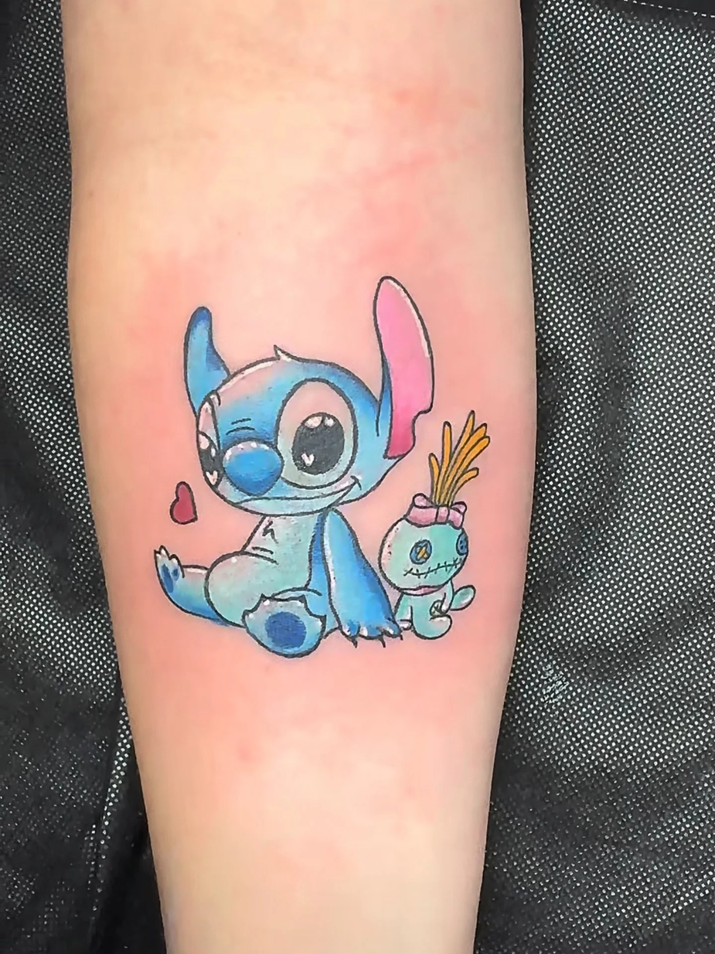 Little Stitch &amp; Scrump bringing all the soft vibes with a pop of color. Clean lines, smooth blends, and that glossy eye hit 😮&zwj;💨🔥 Work done by Ro