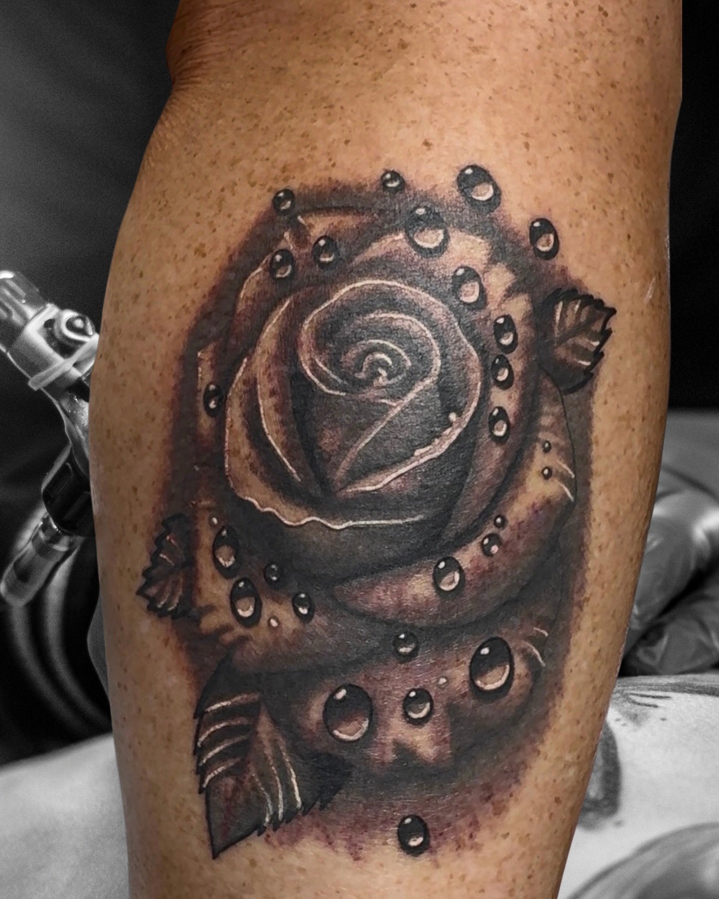 Rose piece with black and grey realism 🌹
.
.
Tattoo Artist: @navaink_ 
.
.
Lagrange GA