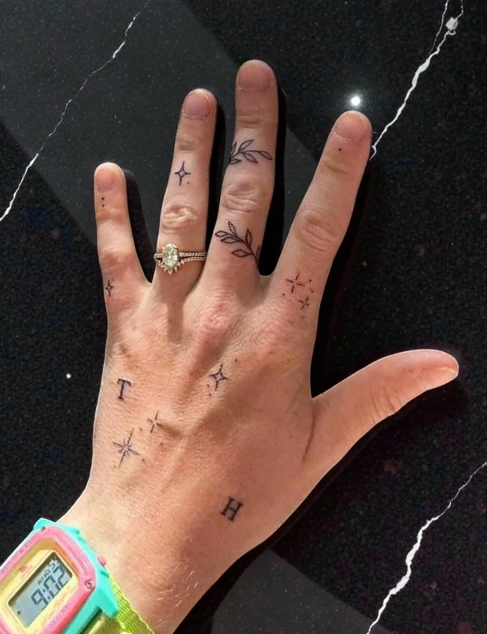 This is your sign to get a hand tattoo by your favorite tattoo artist✨
.
.
Tattoo Artist: @ambrosia_tattoos 
.
.
Lagrange, GA