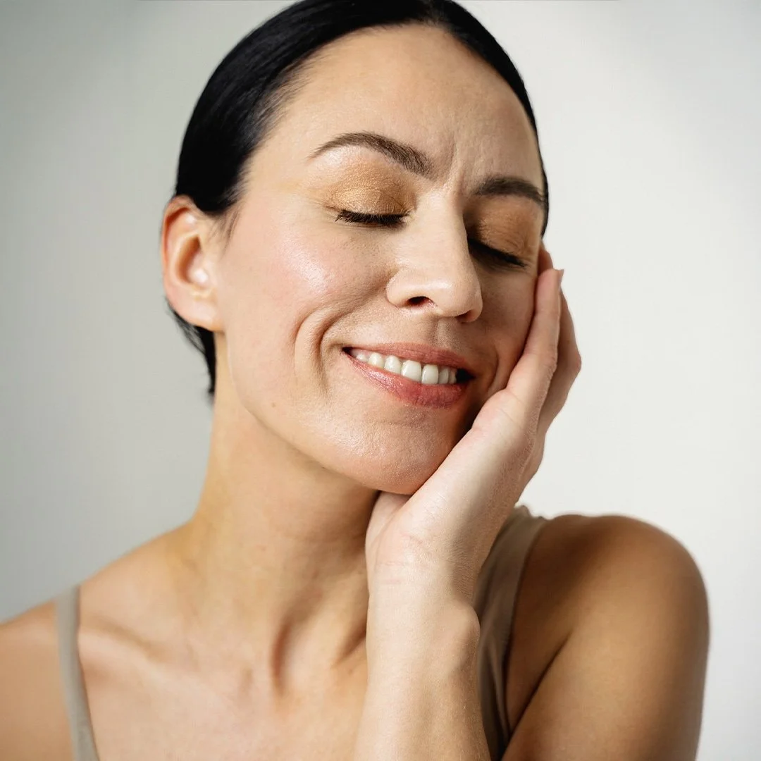 AntiAging women smiling with satisfaction at Dr Z Pain Free in Los Algodones