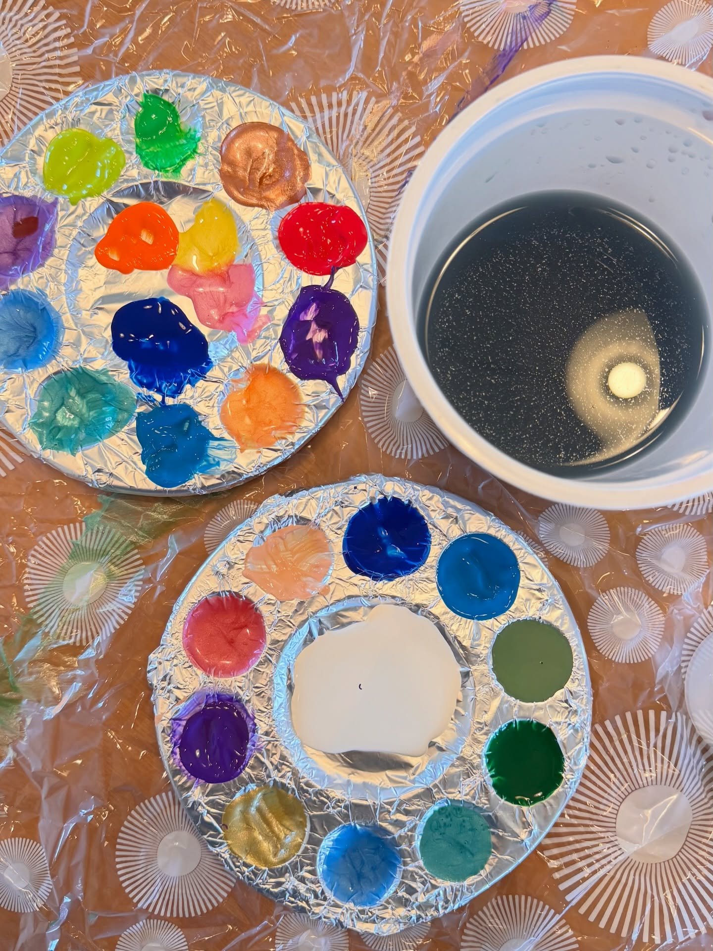 Here are some snapshots of today&rsquo;s process painting workshop that I led at @burlcoagcenter 

🖌️this is the oddest place a brush has been stuck in 😆

Such a beautiful experience to witness creativity, connection, and curiosity within the atten