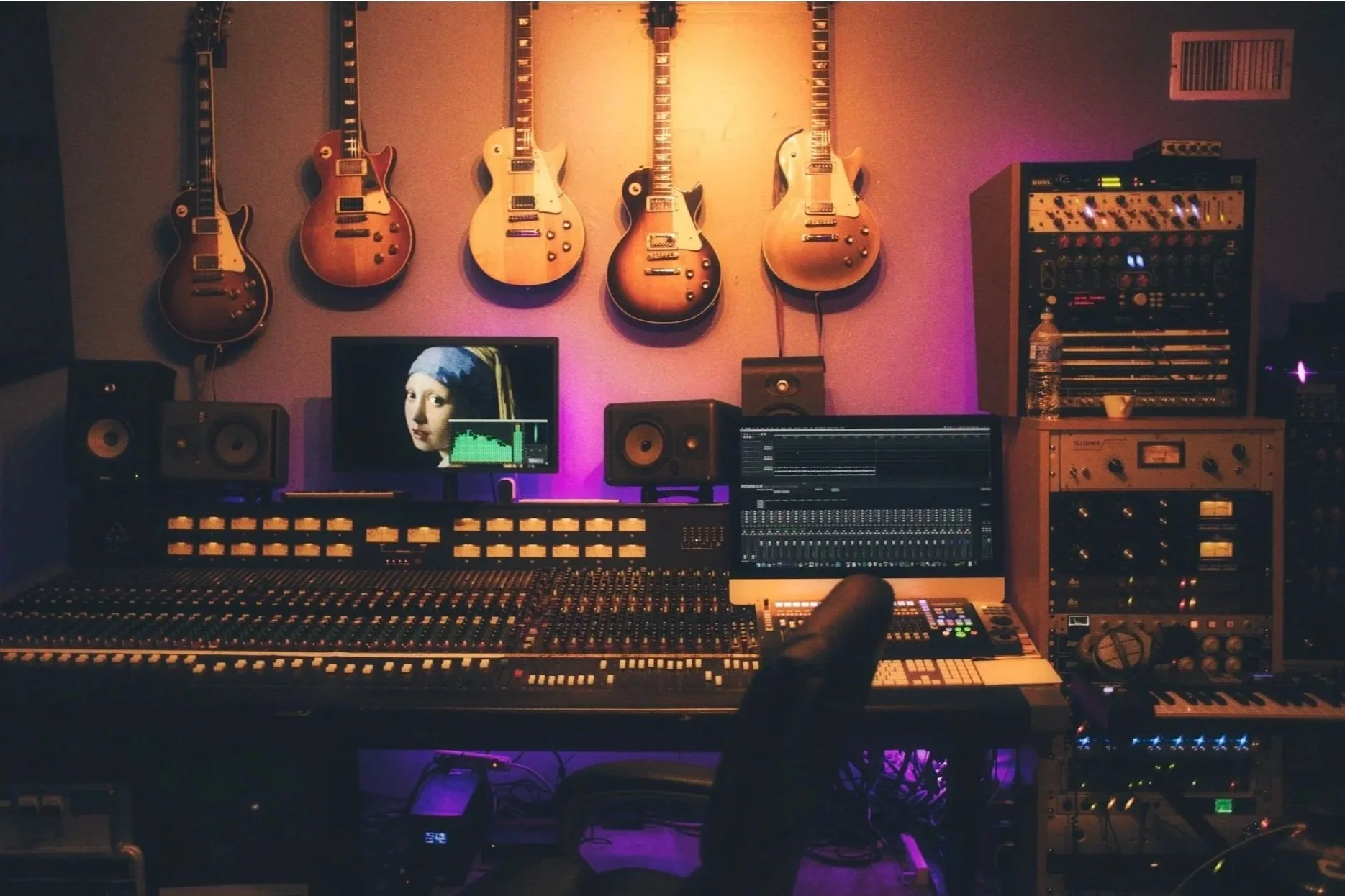 How to Record Vocals At Home: A Complete Beginners Guide to DIY music production. 