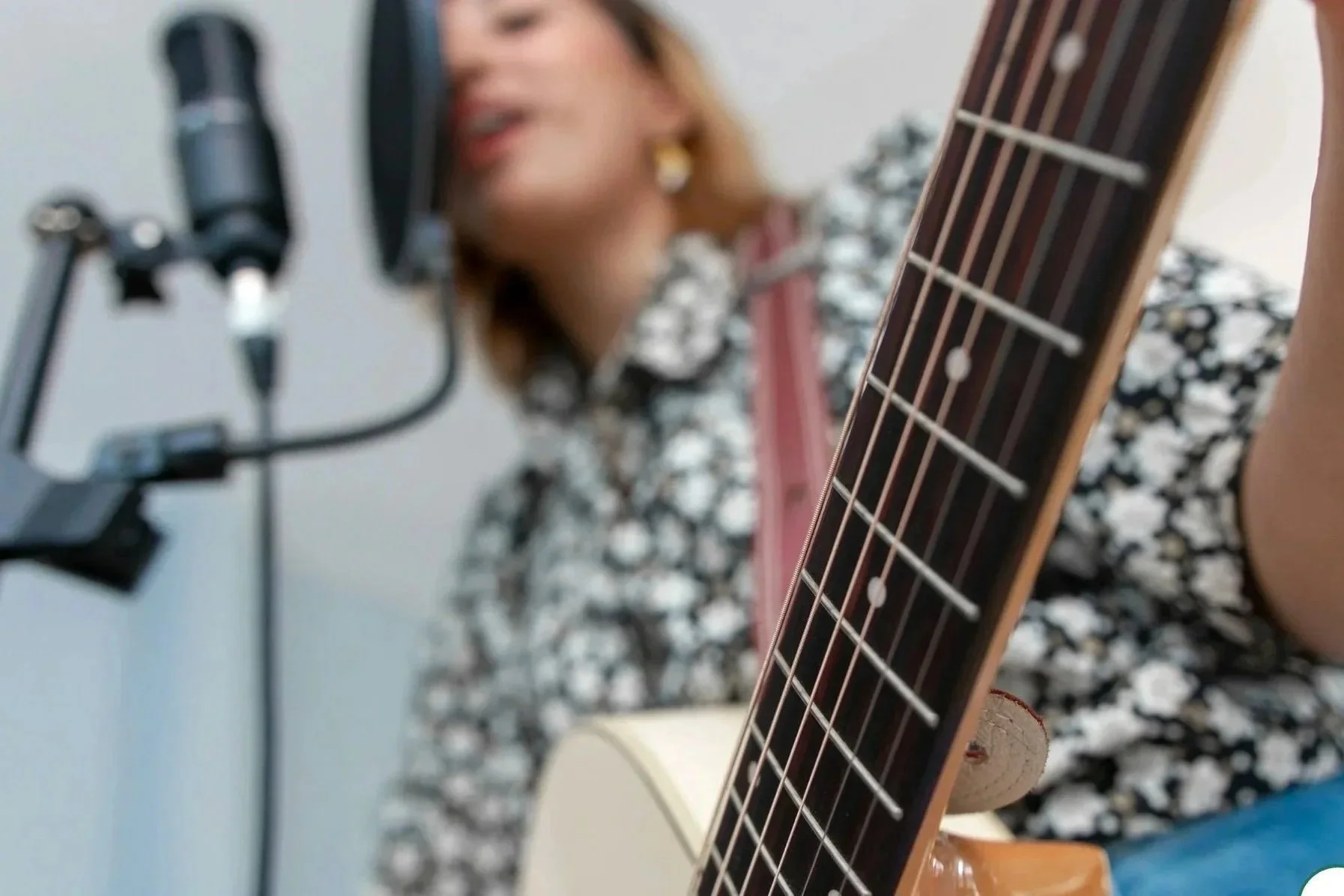 Singing With Confidence: 5 Vocal Confidence Tips to Improve Your Singing 