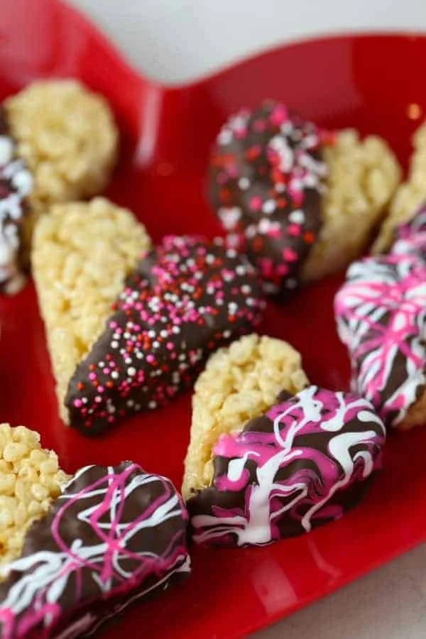 Chocolate-Dipped-Rice-Krispy-Hearts-5.jpg