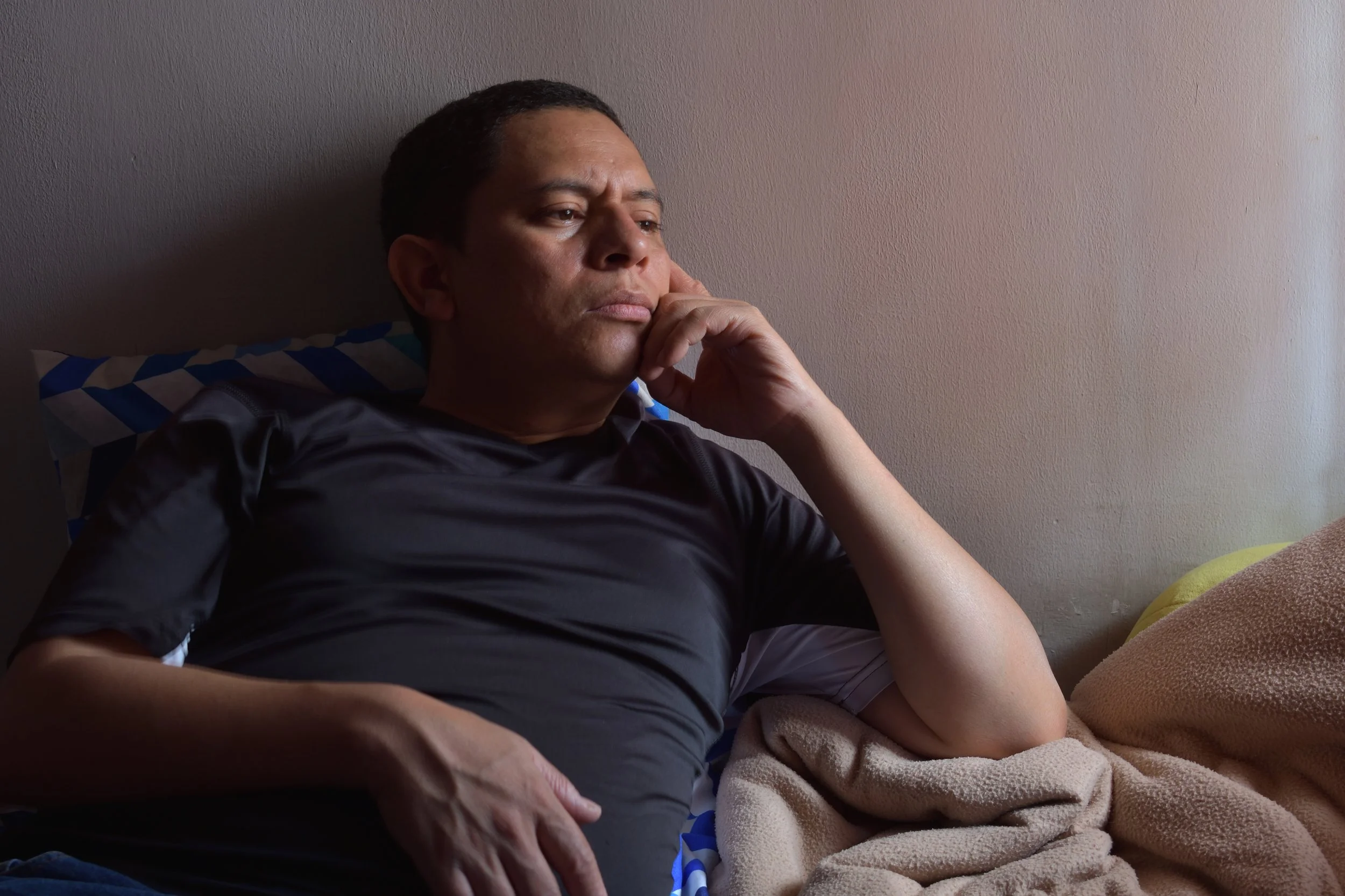 What Happens to Sleep Quality When Testosterone Drops: REM Sleep, Recovery, and Hormone Feedback Loops