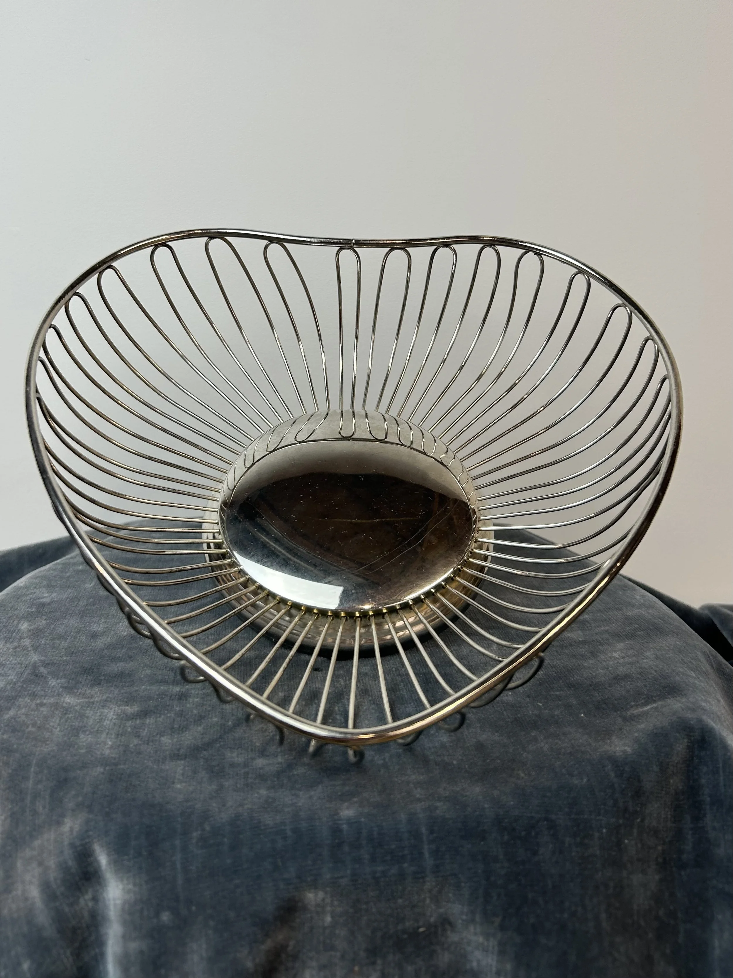 Silver Heart Basket  10 x 3T $25