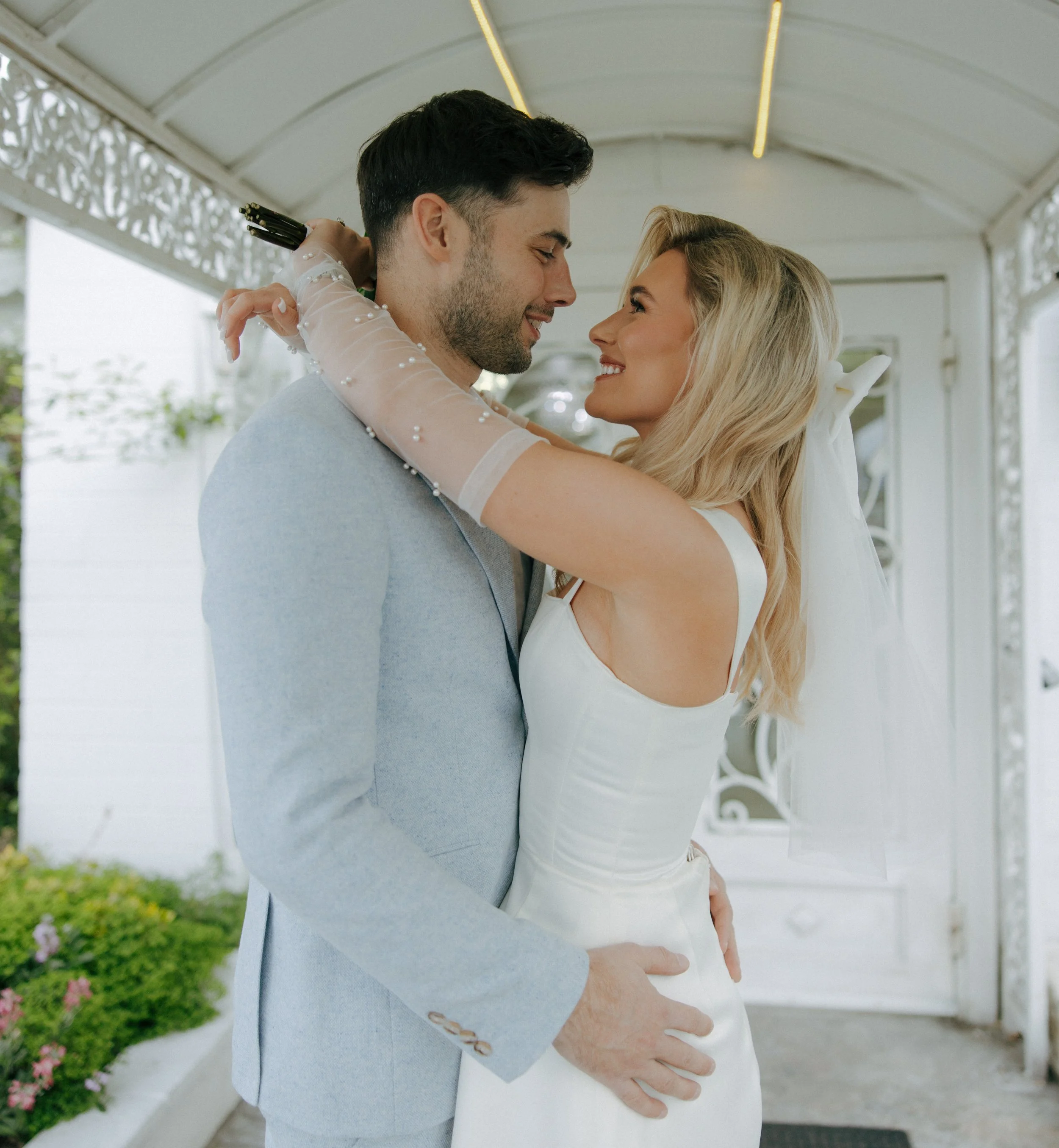 Little White Chapel Elopement in Las Vegas - Meliyah D Photography