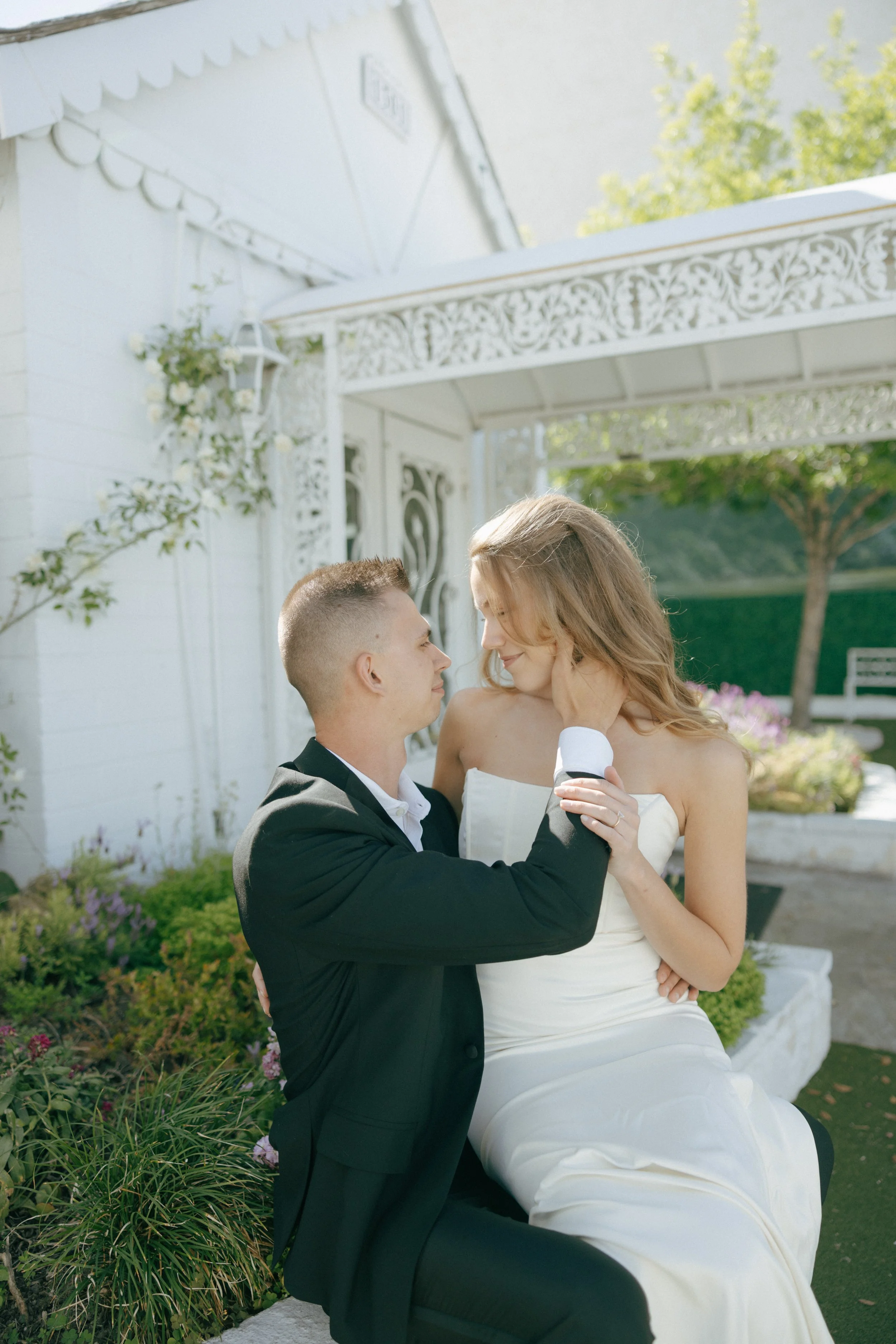 Intimate Elopement photos at The Little White Chapel | Meliyah D Photography