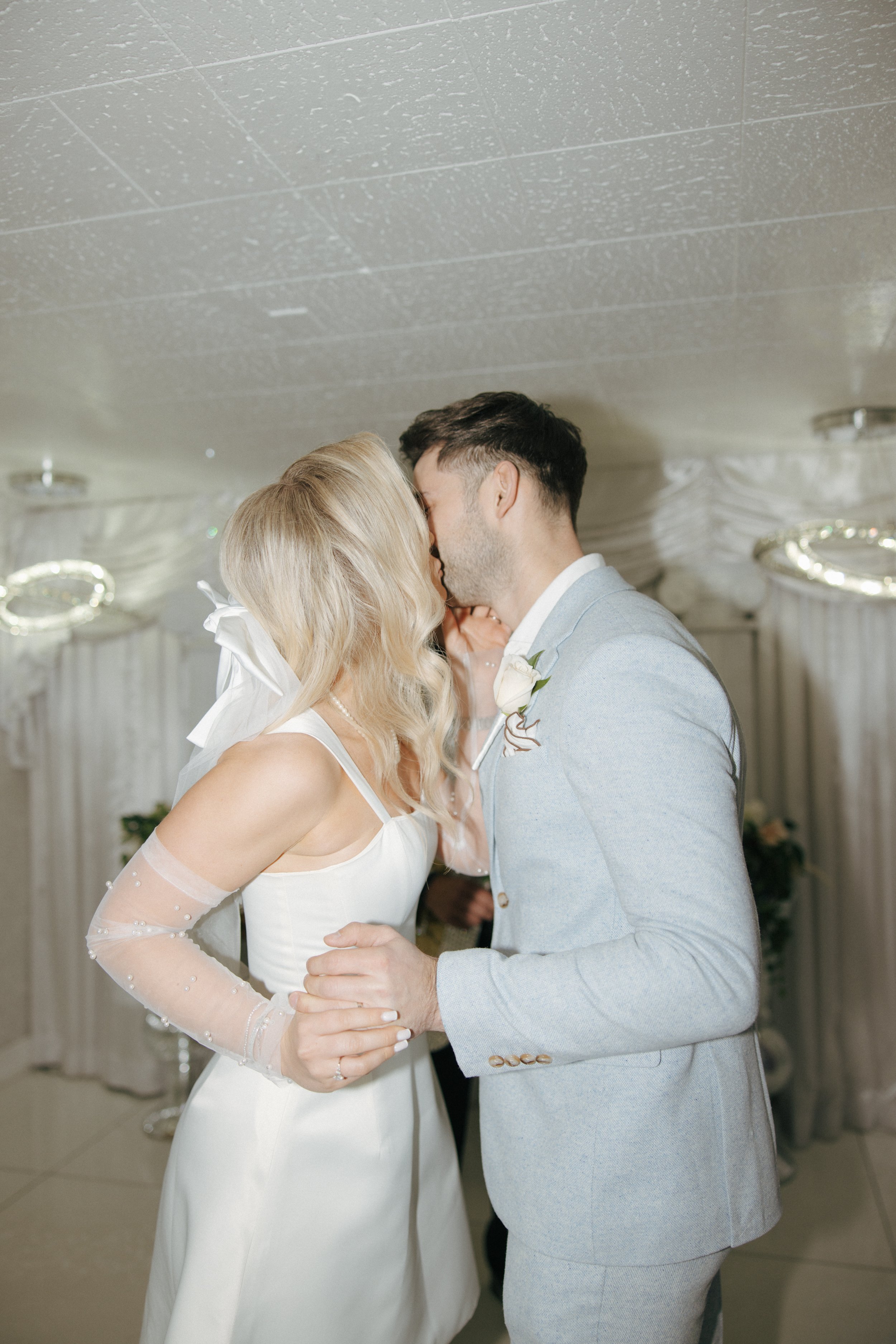 Little White Chapel Elopement in Las Vegas - Meliyah D Photography