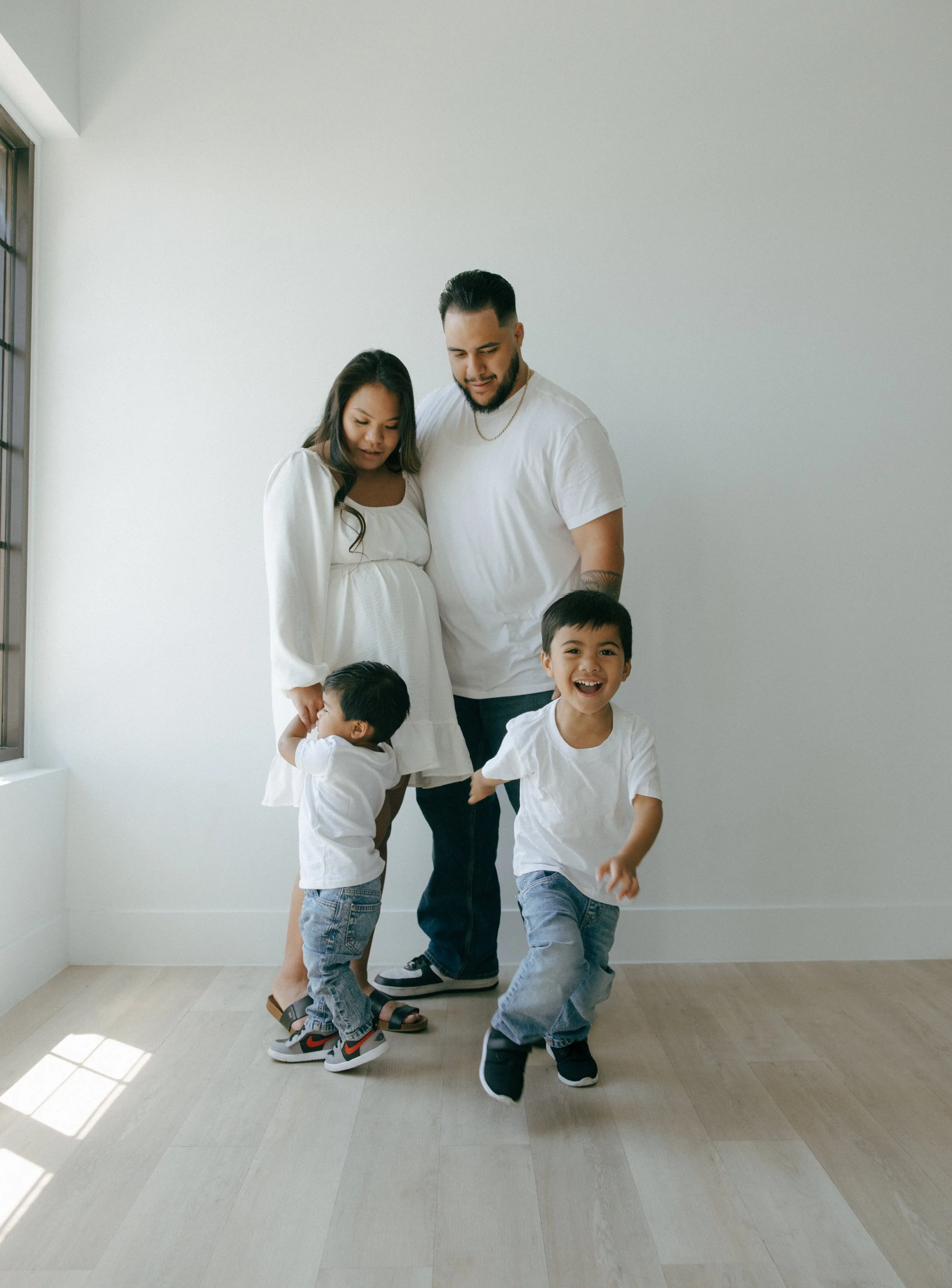 Las Vegas family photos | The White Space LV - Meliyah D Photography