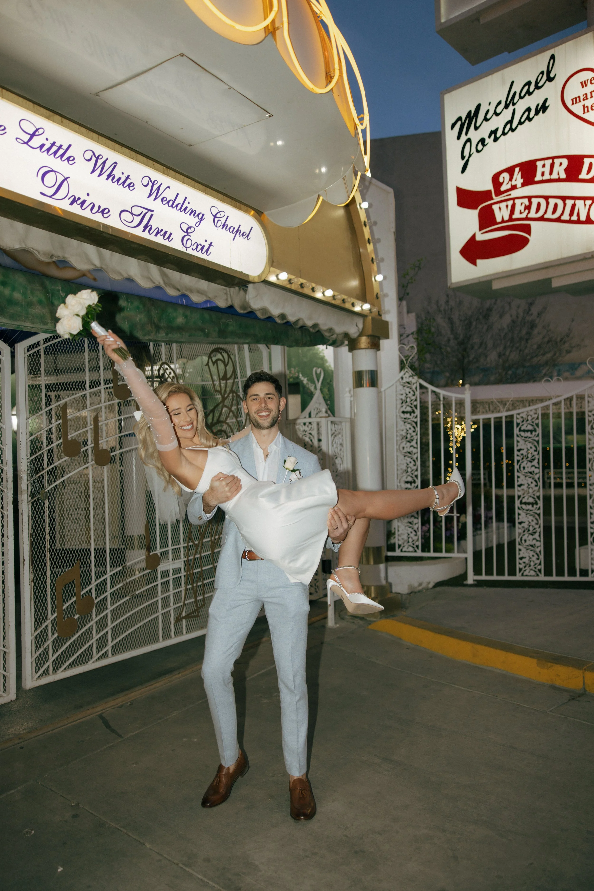 Little White Chapel Elopement in Las Vegas - Meliyah D Photography