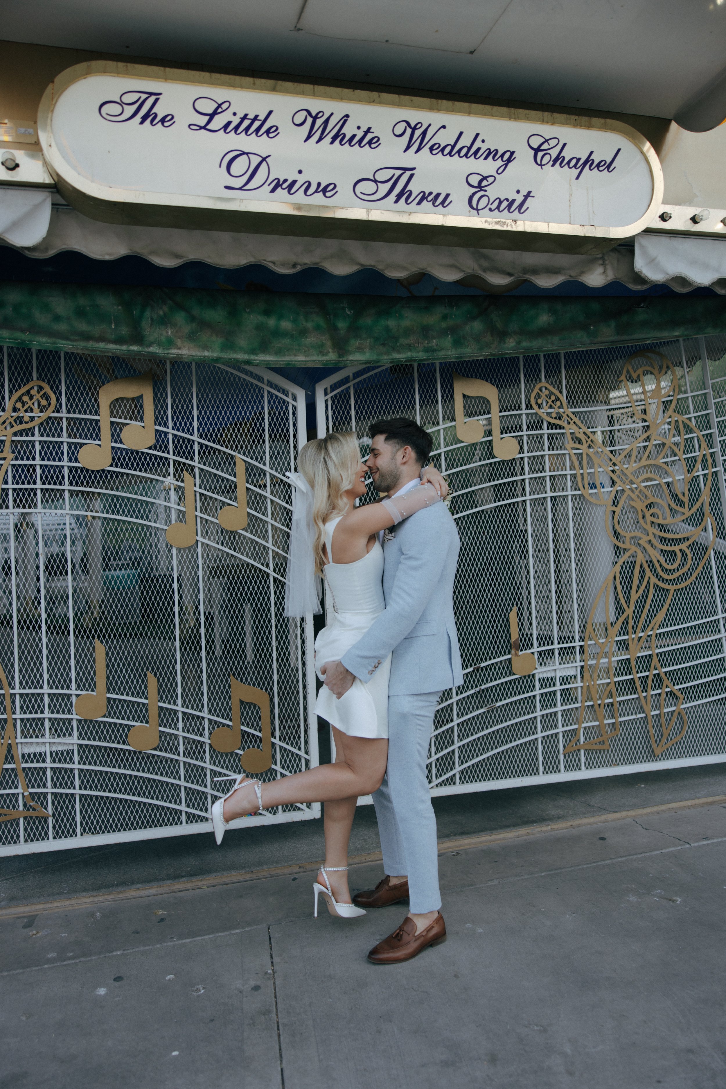 Little White Chapel Elopement in Las Vegas - Meliyah D Photography