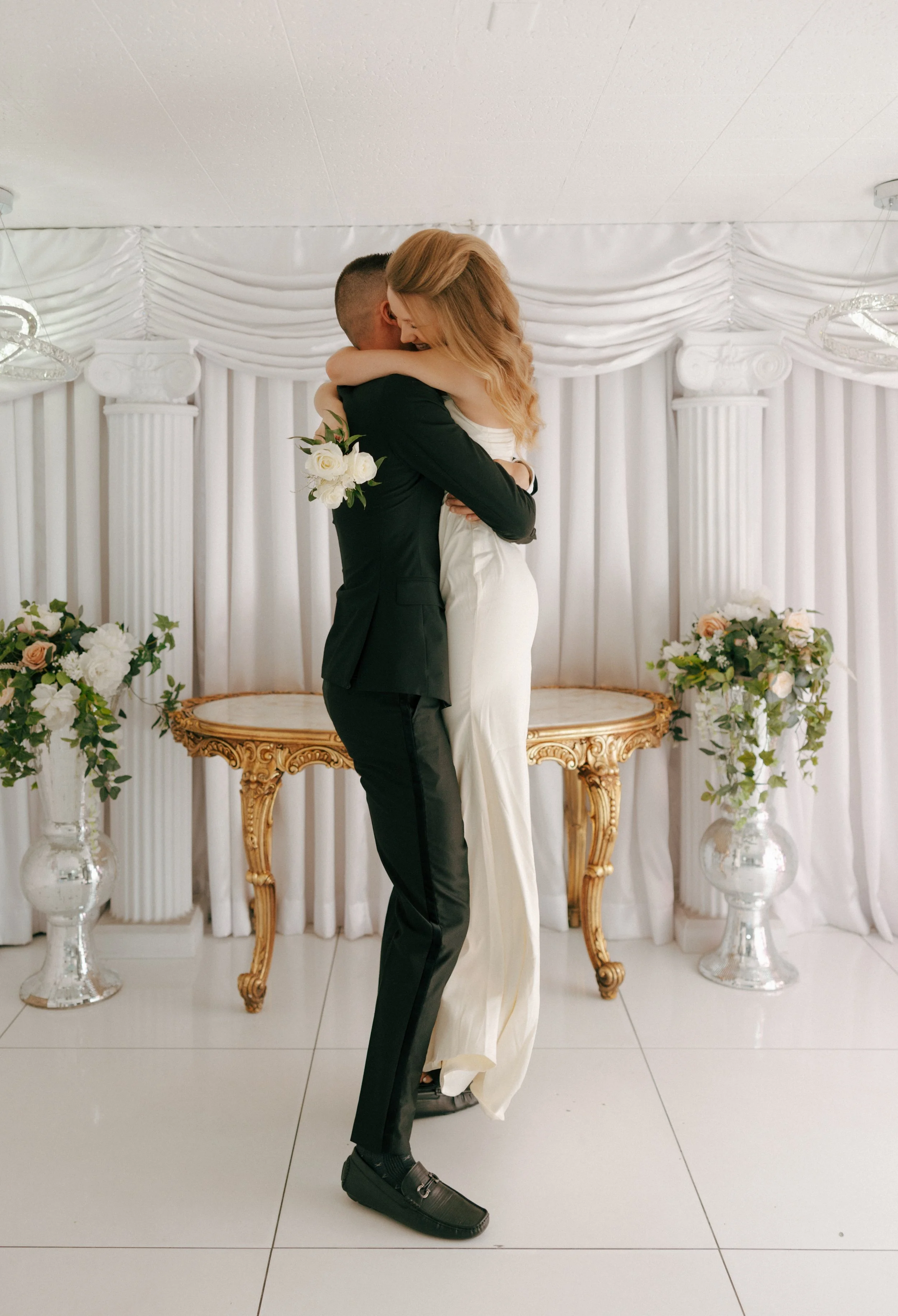 Little White Chapel Ceremony in Las Vegas | Meliyah D Photography