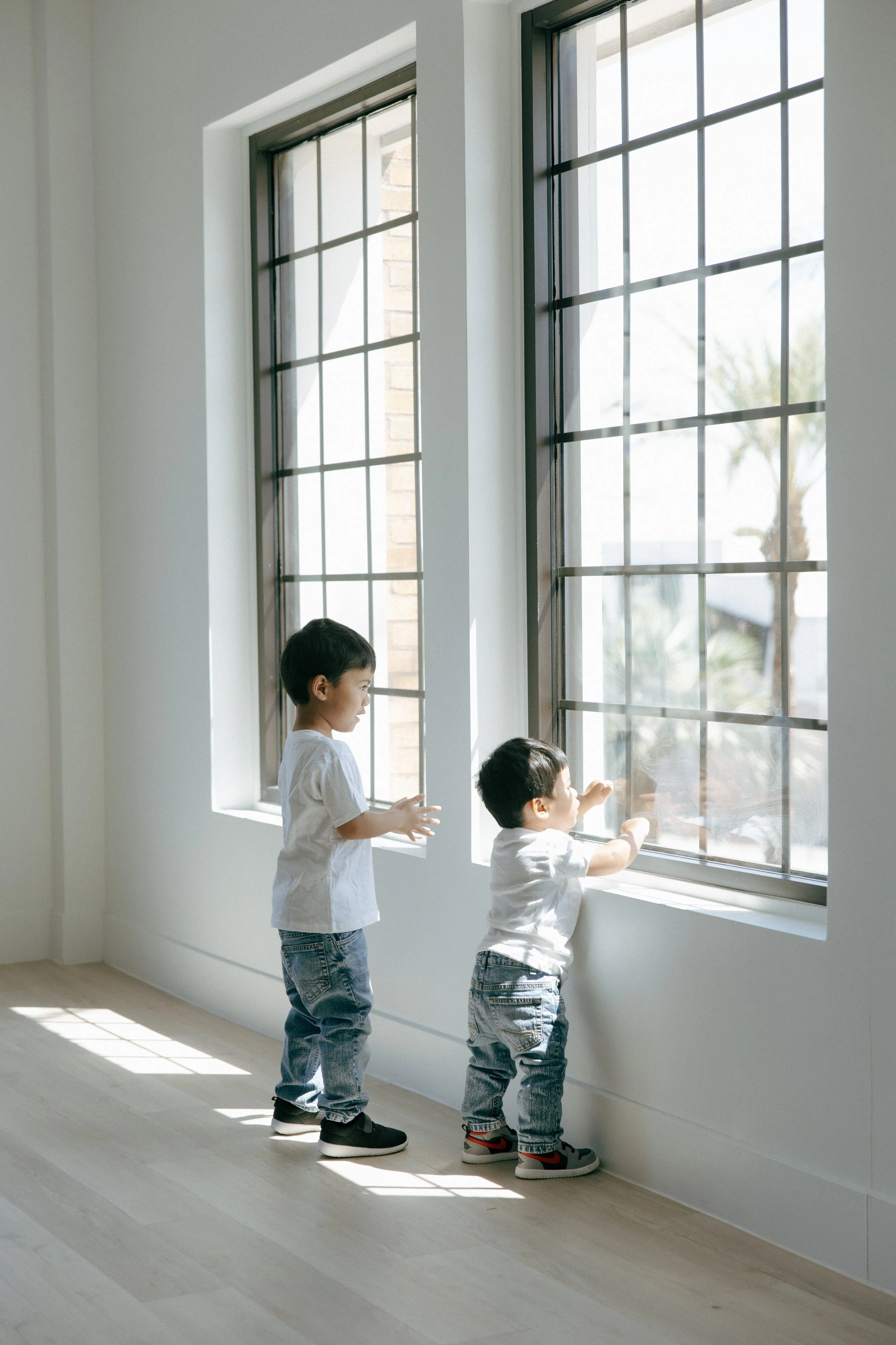 Las Vegas family photos | The White Space LV - Meliyah D Photography