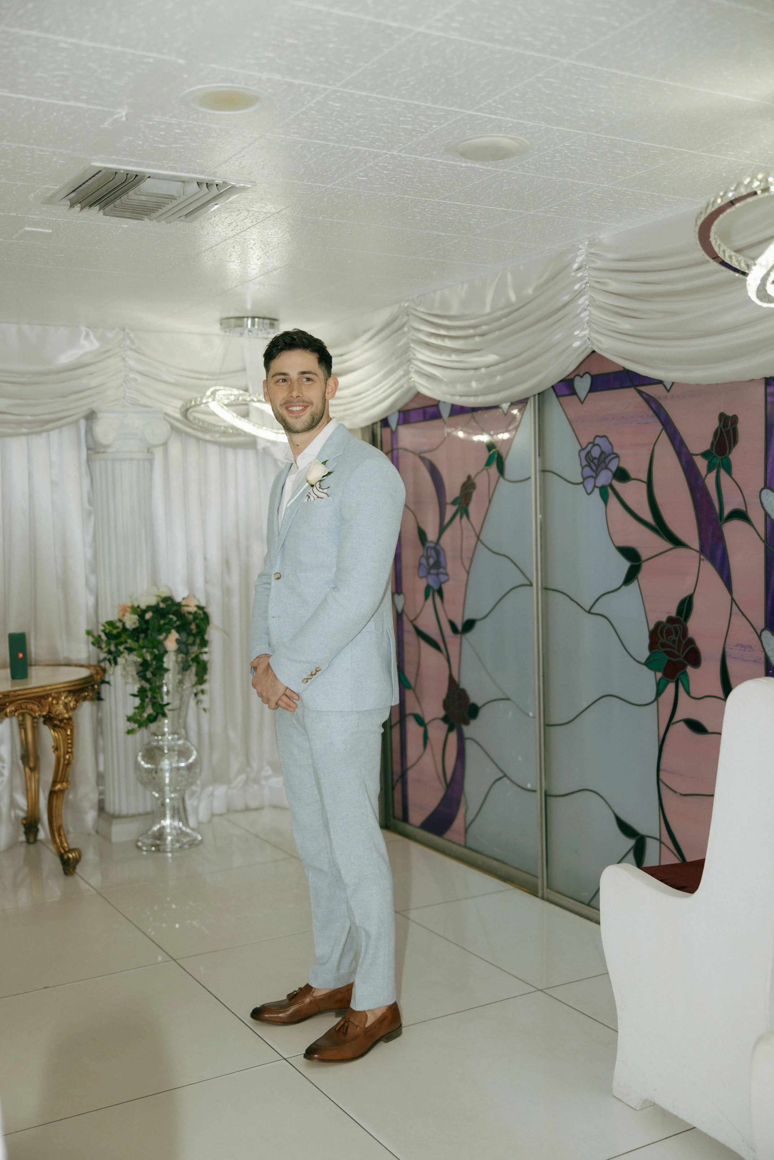 Little White Chapel Elopement in Las Vegas - Meliyah D Photography