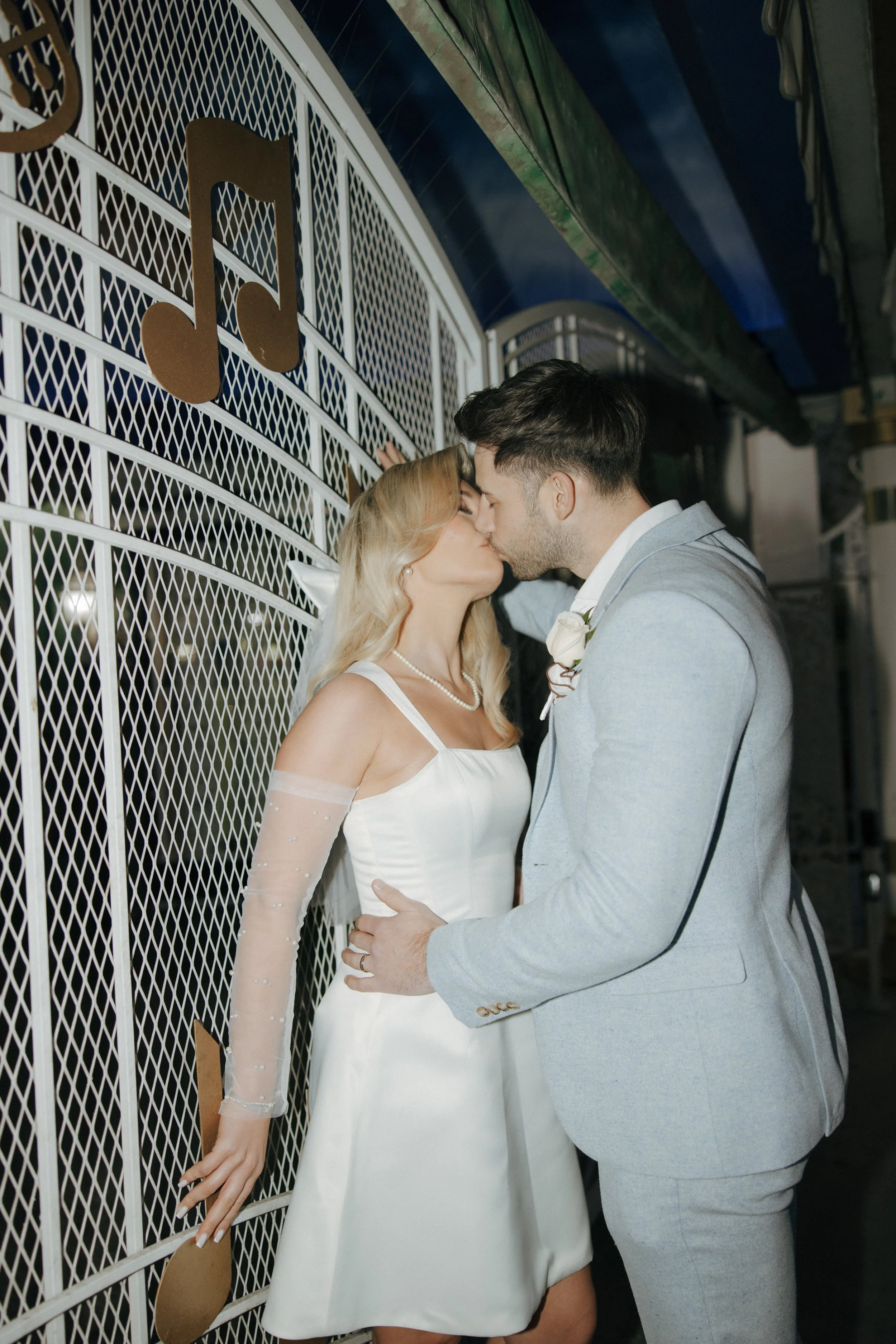 Little White Chapel Elopement in Las Vegas - Meliyah D Photography