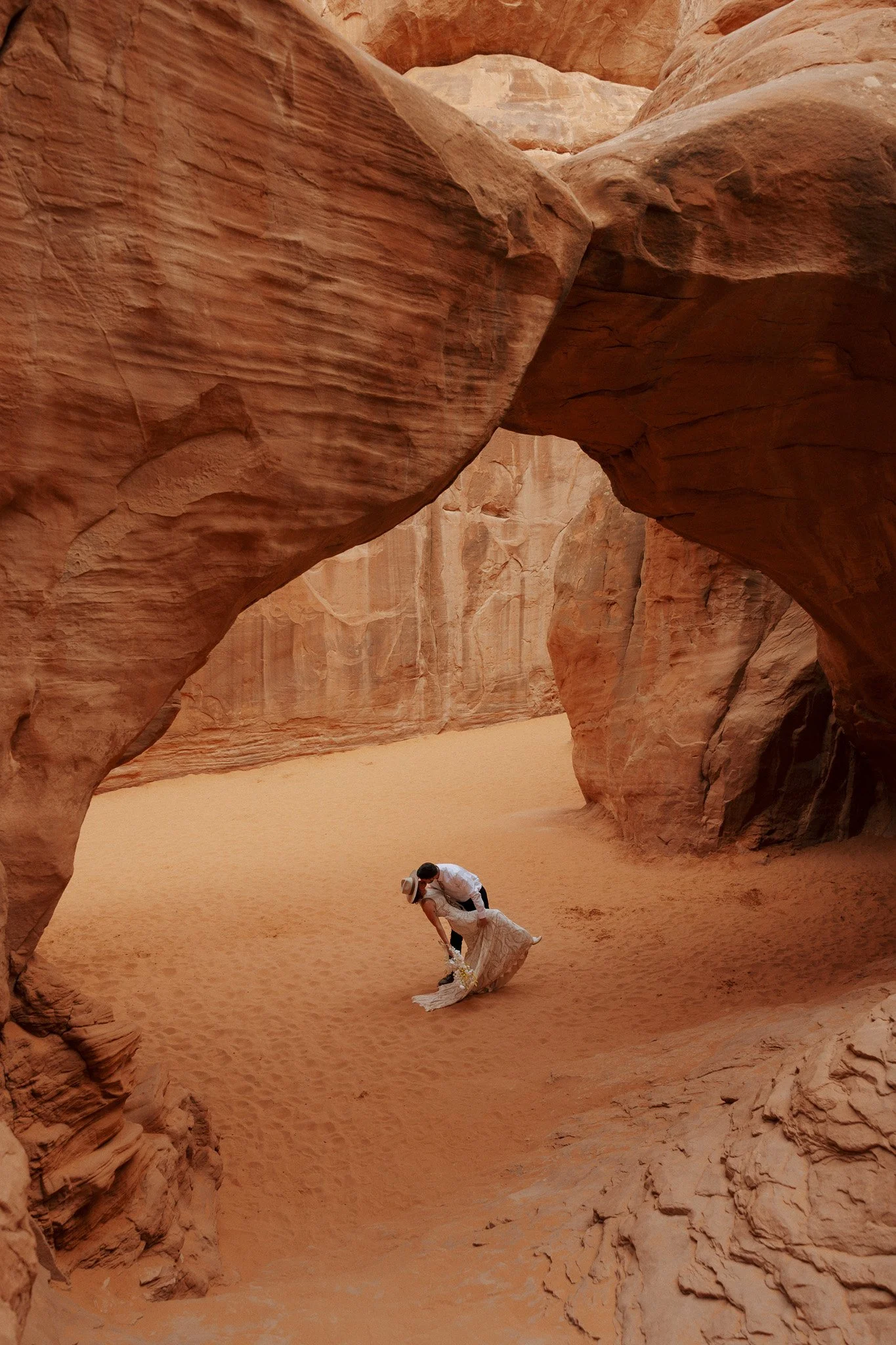 Moab elopement couple getting married
