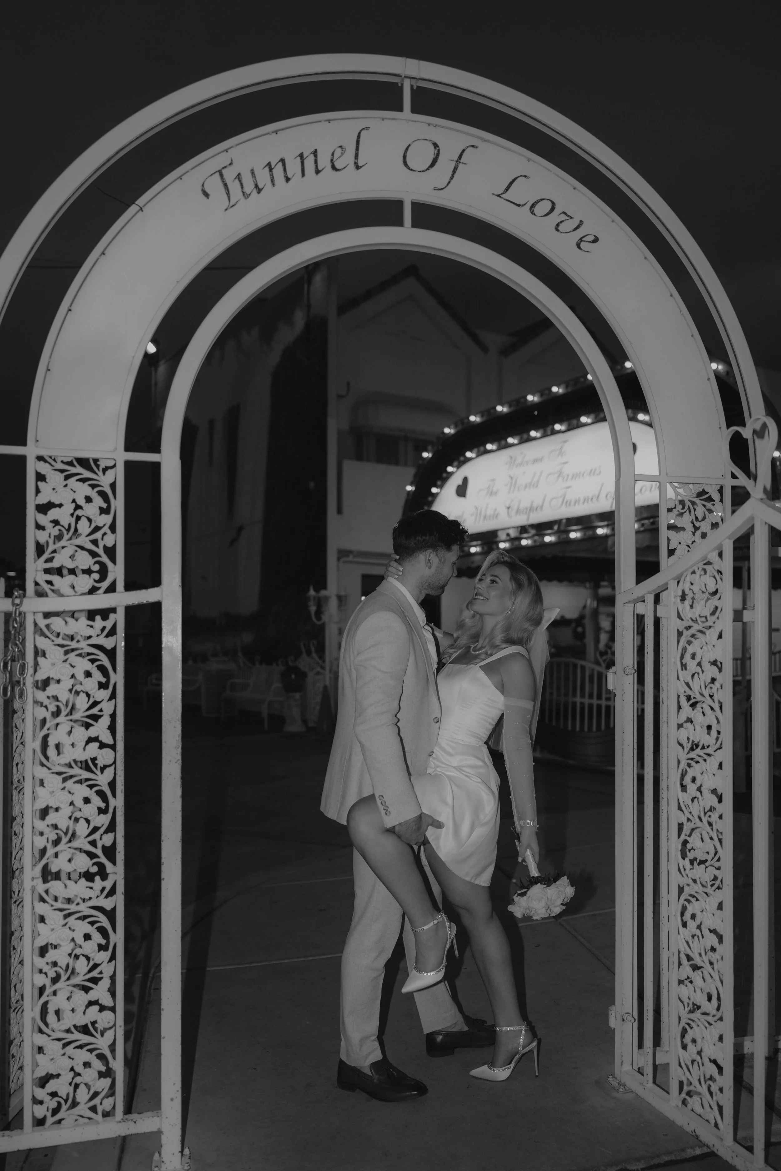 Little White Chapel Elopement in Las Vegas - Meliyah D Photography