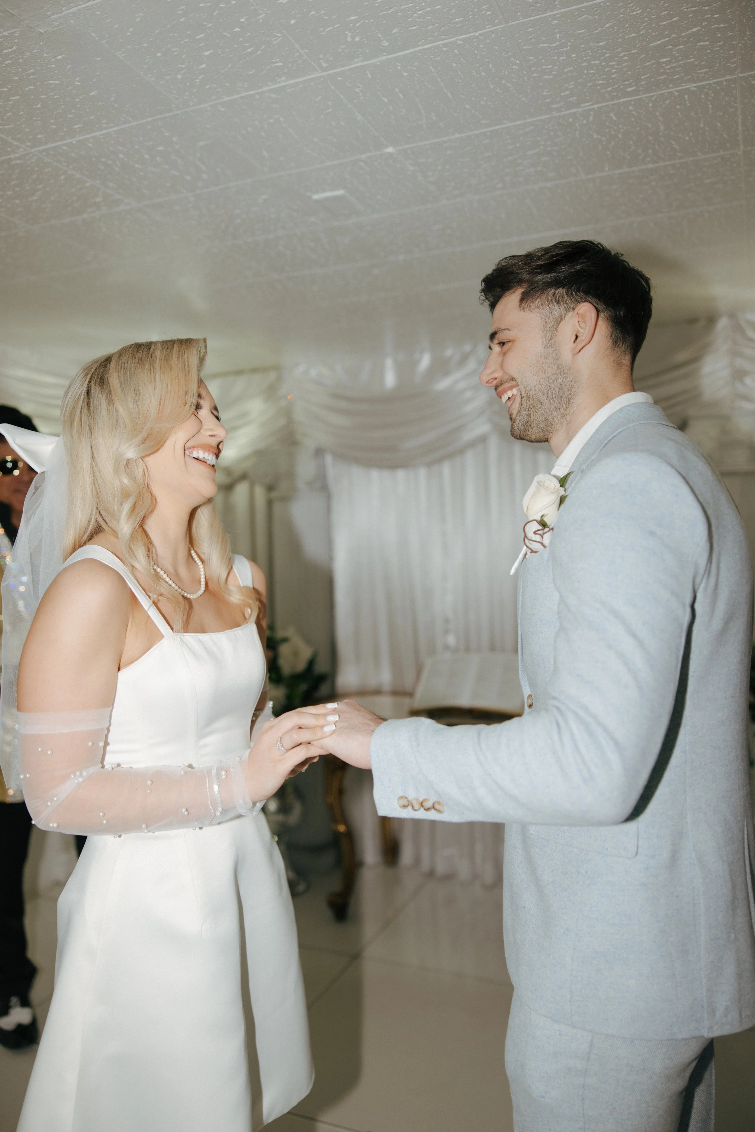 Little White Chapel Elopement in Las Vegas - Meliyah D Photography