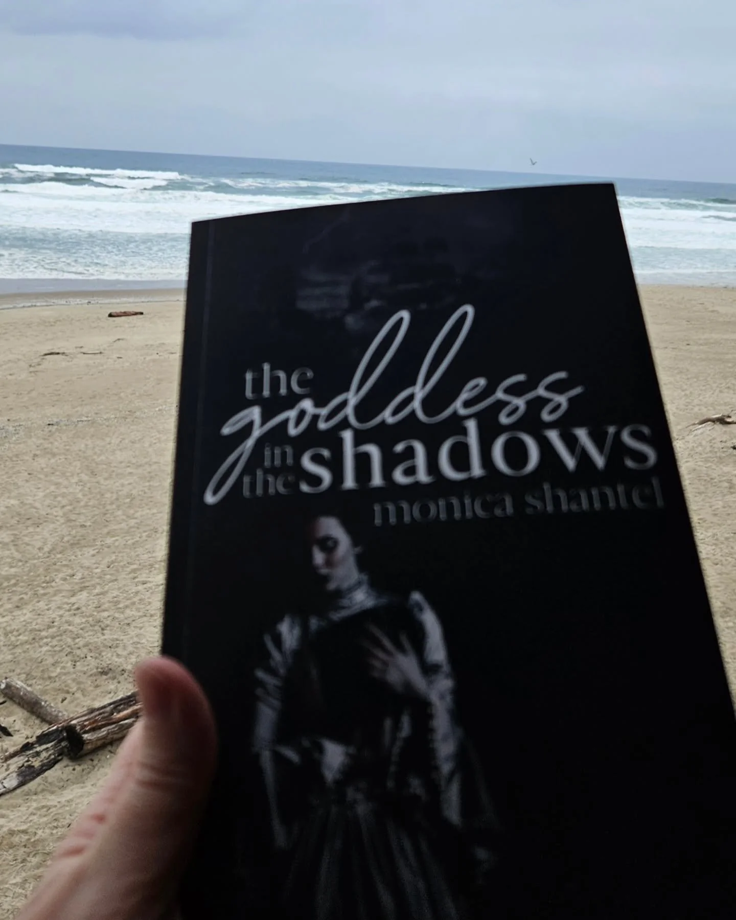 These babies took a TRIP to the ocean. 🤭 Of course The Goddess in the Shadows has been before, along with Blissful last year. But this year it was To Believe in Peter Pan's turn! 

Also HAPPY MERMAY! There are mermaids in both books, as well as Blis