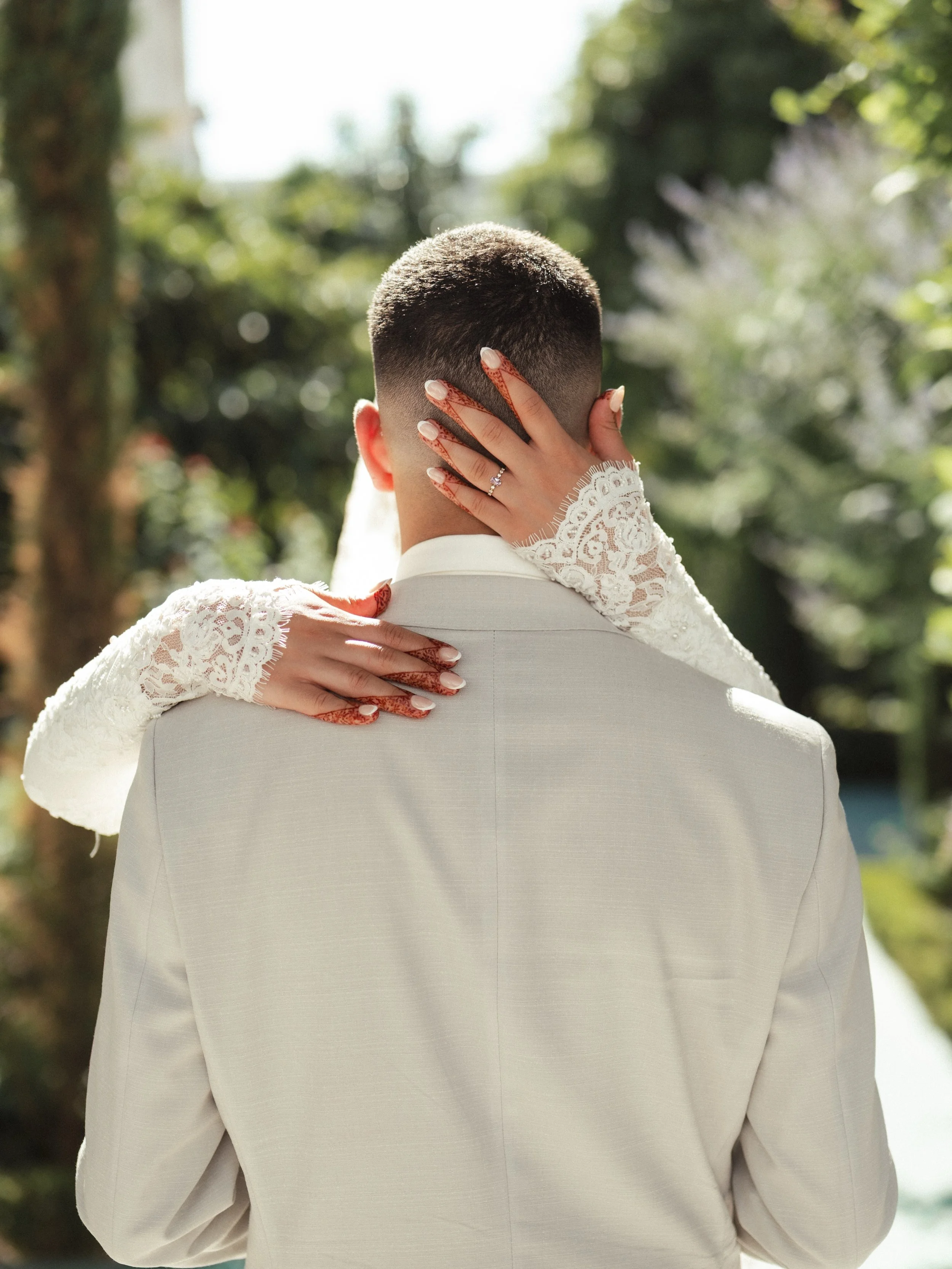 J&rsquo;h&eacute;site de mettre la 2eme en premier 🧐 que pensez vous 🧐

#PhotographeMariage
#ProvenceWedding
#PhotographeProvence
#WeddingPhotographer
#mariageprovence