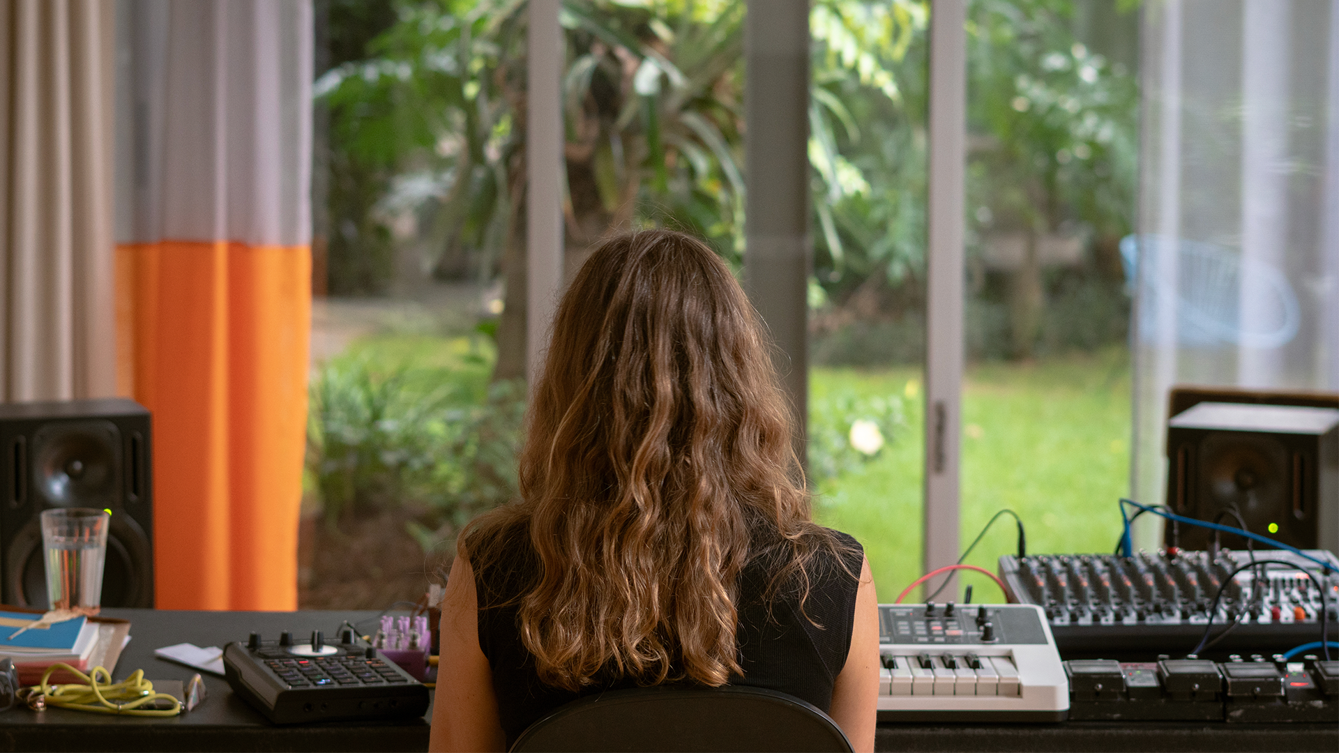 RESIDÊNCIA CRUZA: Carla Boregas • o som como matéria, espaço e experiência