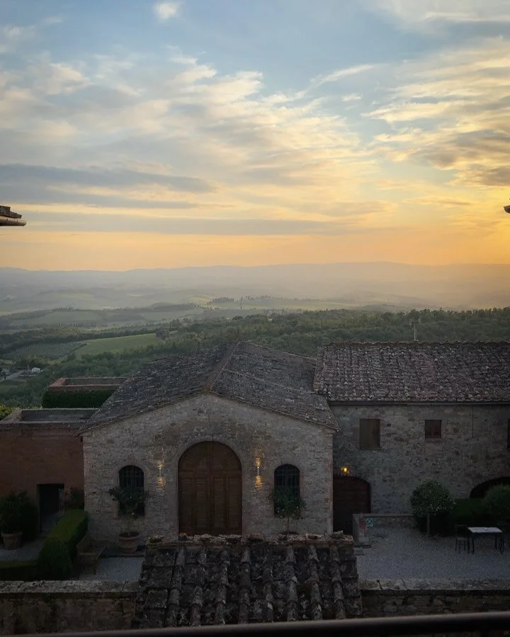 Arriving at @castellolaleccia preparing for a few very special days ✨ 
.
.
.
.
.

#castellolaleccia 
#chianticlassico 
#tuscanystay 
#tuscanywedding 
#destinationwedding 
#maidofhonor 
#slowtravel 
#quietluxury 
#italianescape 
#celebrationweekend