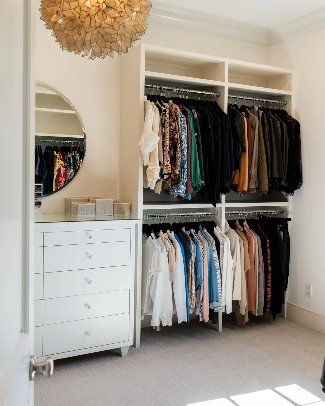 Here's to having a closet that you ACTUALLY want to spend time in, rather than one you avoid at all costs 😵&zwj;💫 It's all about making the most of your space... I promise, we can make it happen! 🧥✨