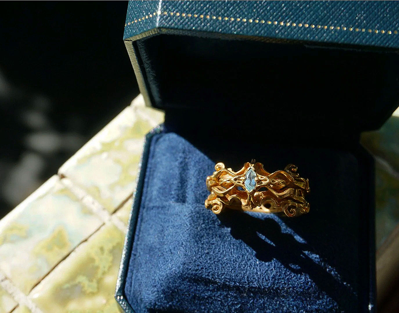 Swirled ring