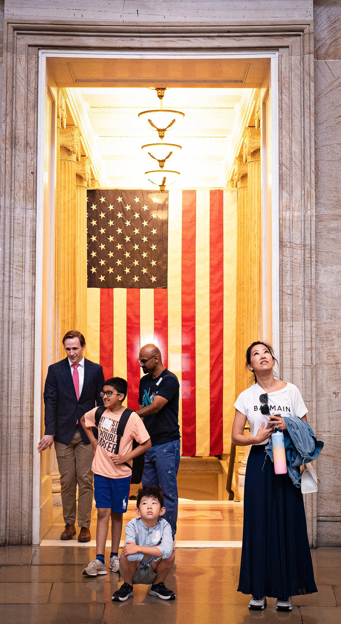 Visitors of the United States Capitol enter the Rotunda Room, an anticipated moment of visiting the Capitol, for the first time.
The Rotunda Room is known for its dome shape that is distinguished to the Capitol as well as its impressive artwork. | Em