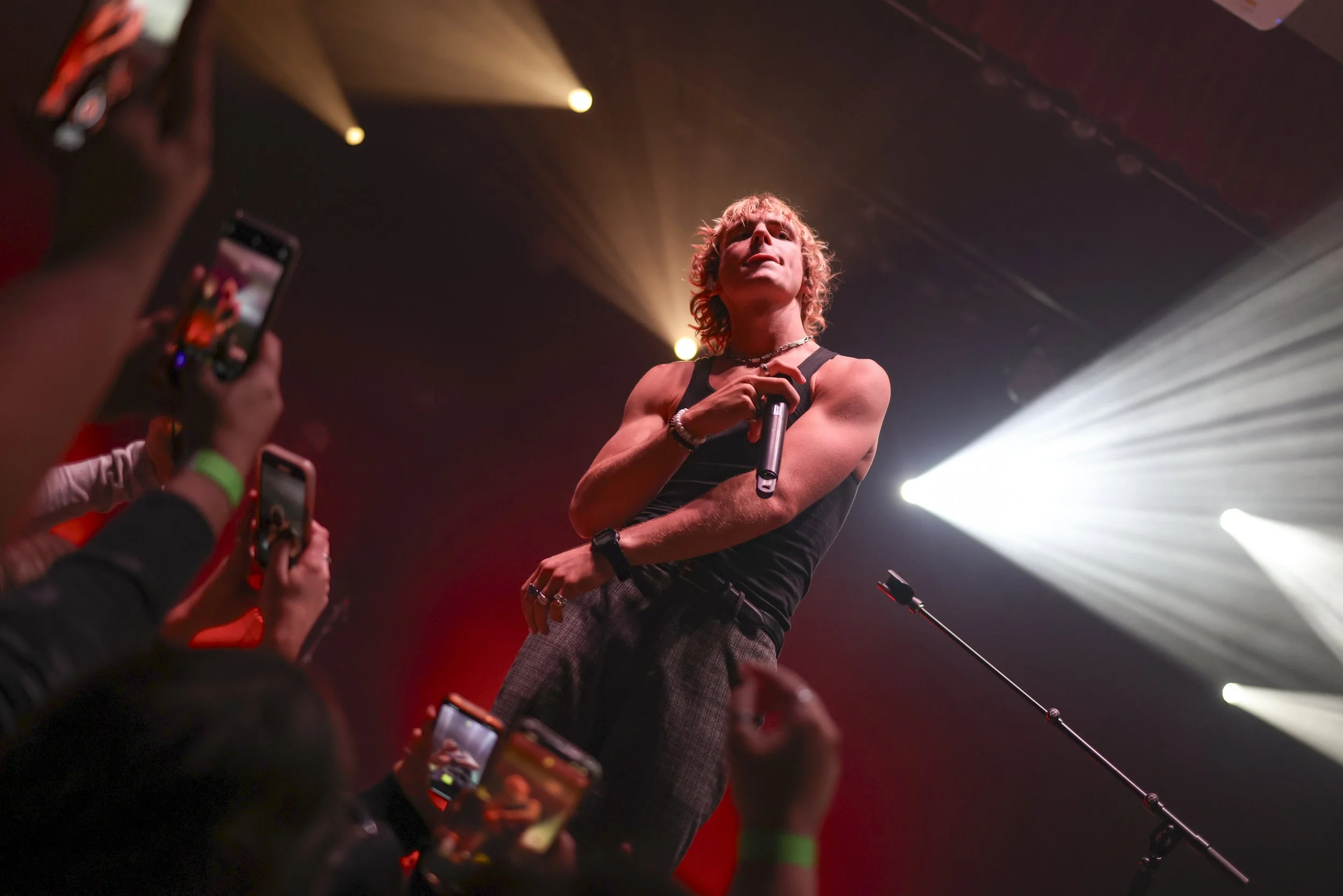Ross Lynch performs at Memorial Auditorium in Athens, Ohio, Nov. 10, 2023. | Zoë Cranfill